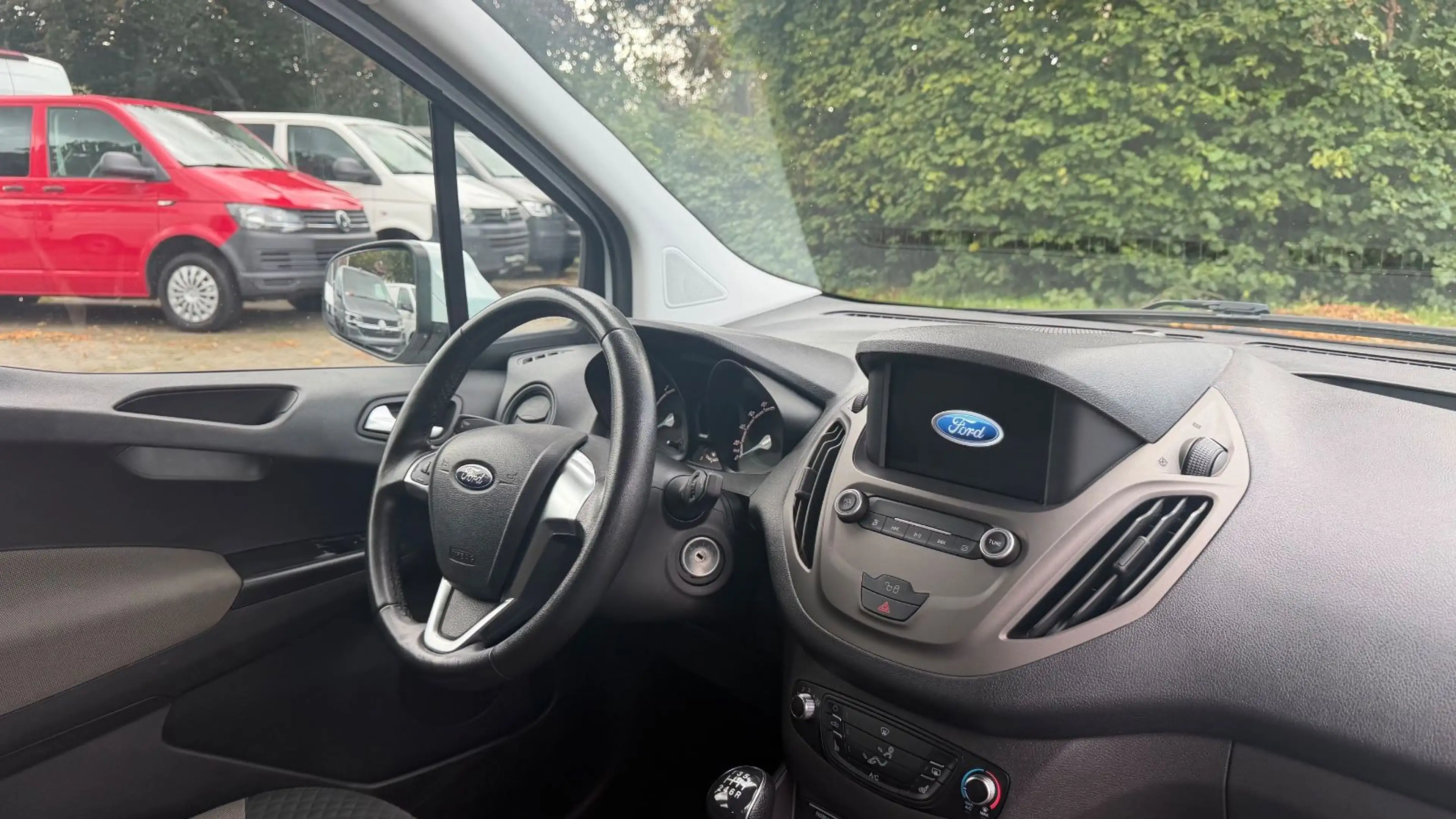 Ford Transit Courier TRANSIT COURIER TREND 5-SITZE/NAVI/KLIMA/SITZHZG — photo 13