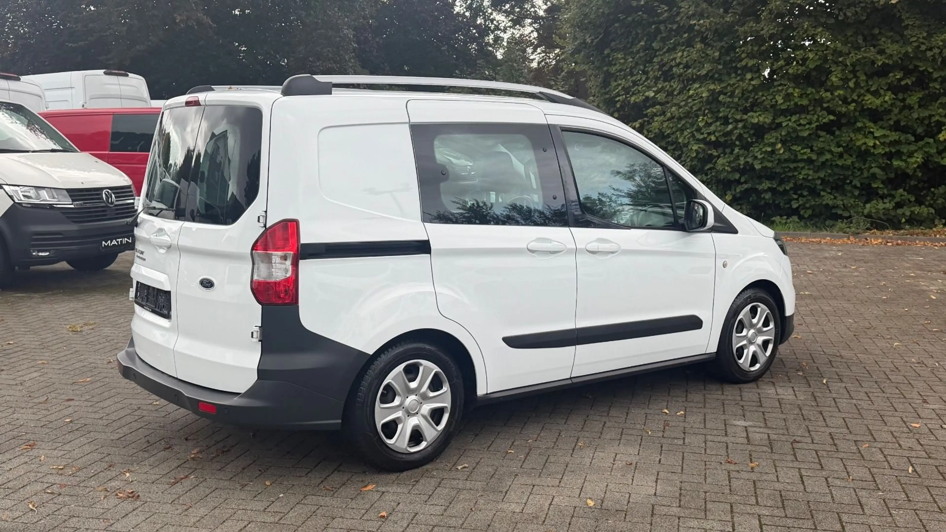 Ford Transit Courier TRANSIT COURIER TREND 5-SITZE/NAVI/KLIMA/SITZHZG — photo 5