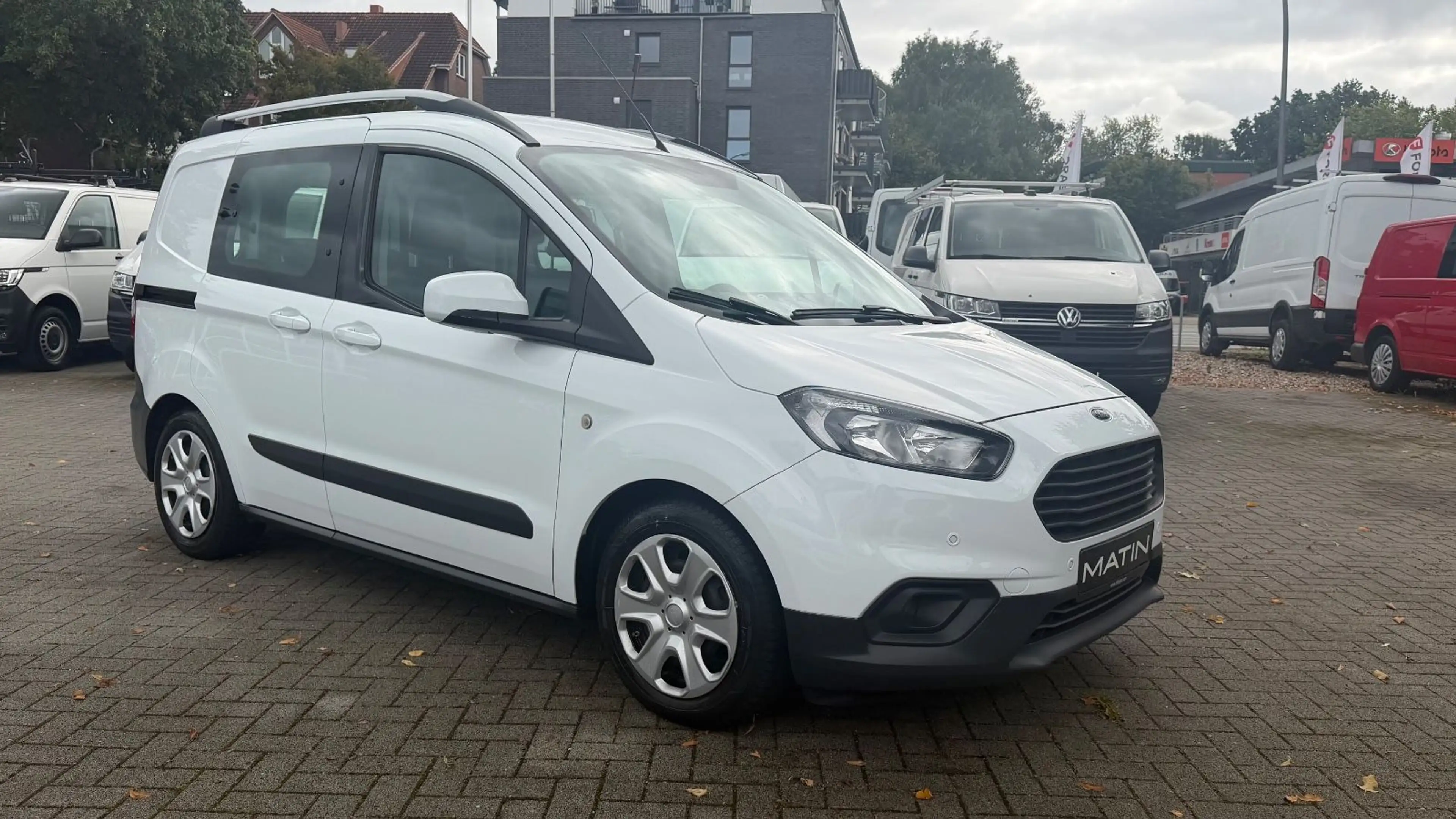 Ford Transit Courier TRANSIT COURIER TREND 5-SITZE/NAVI/KLIMA/SITZHZG — photo 3