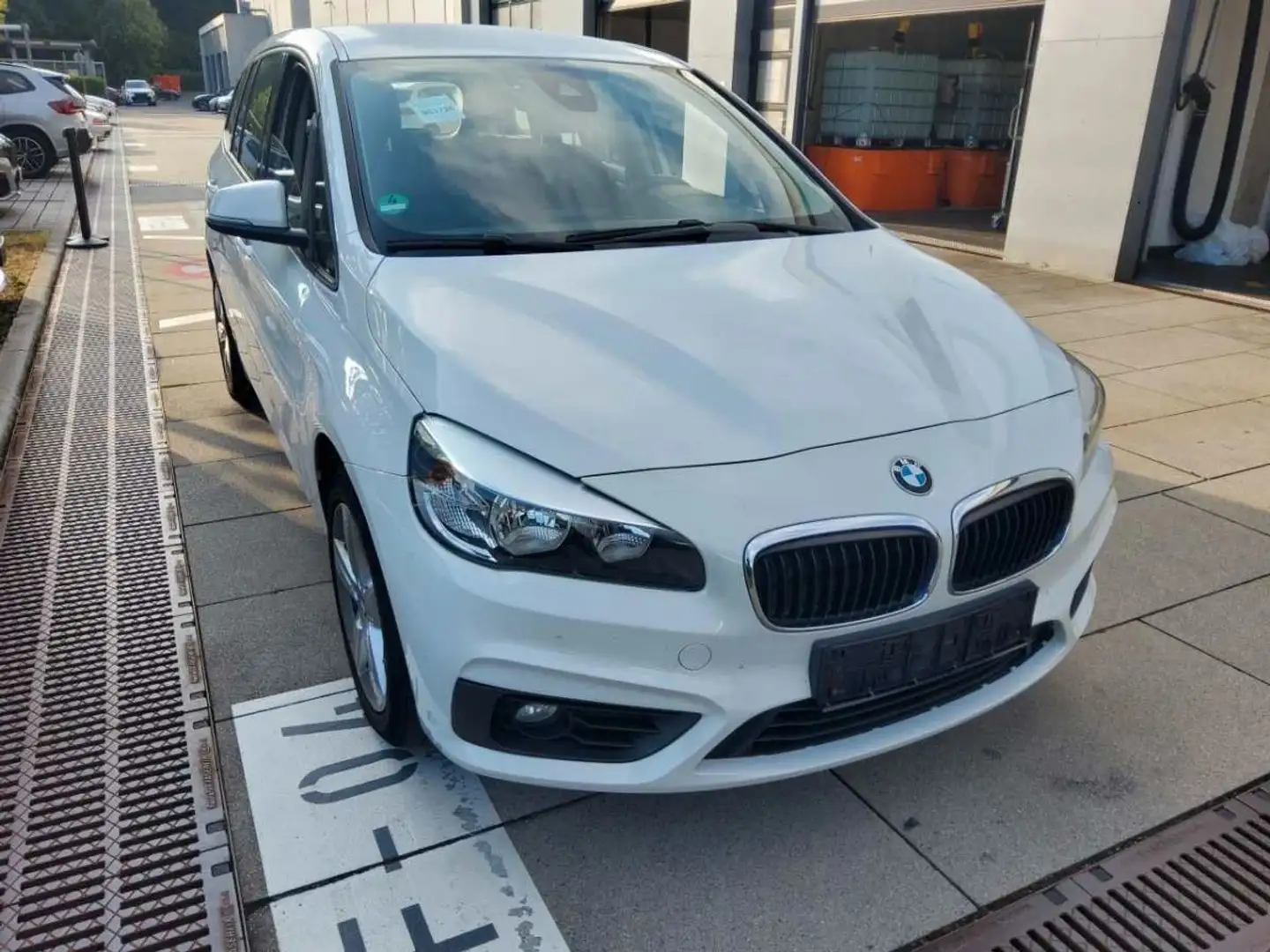 BMW 218 Weiß - 2