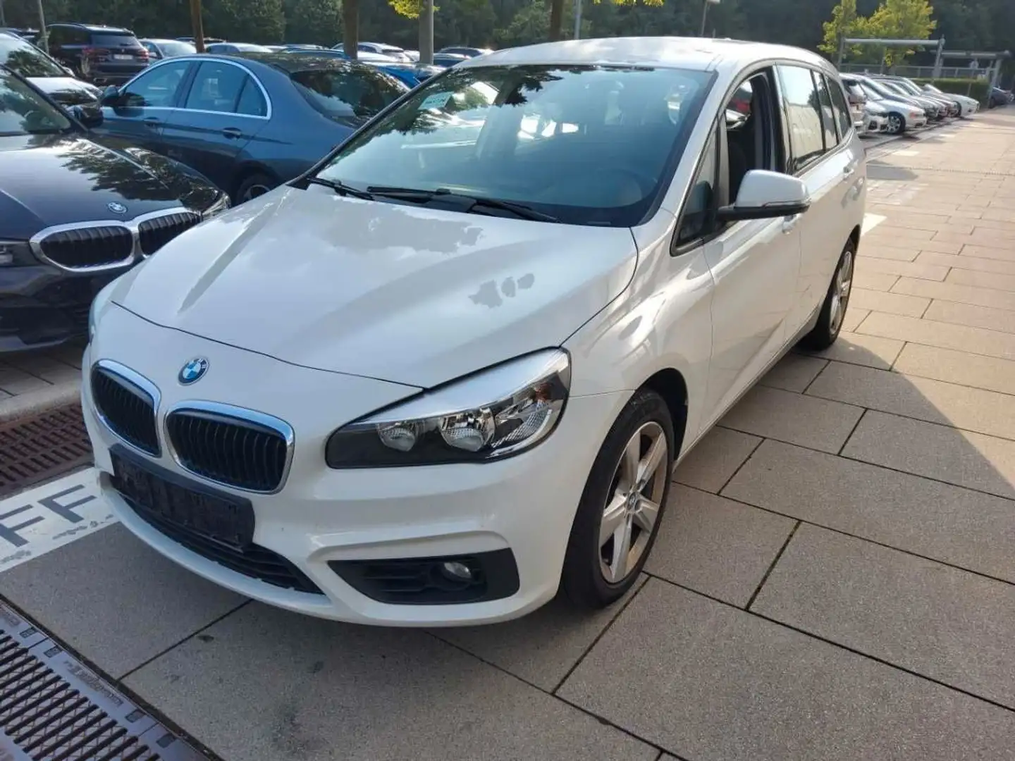 BMW 218 Weiß - 1