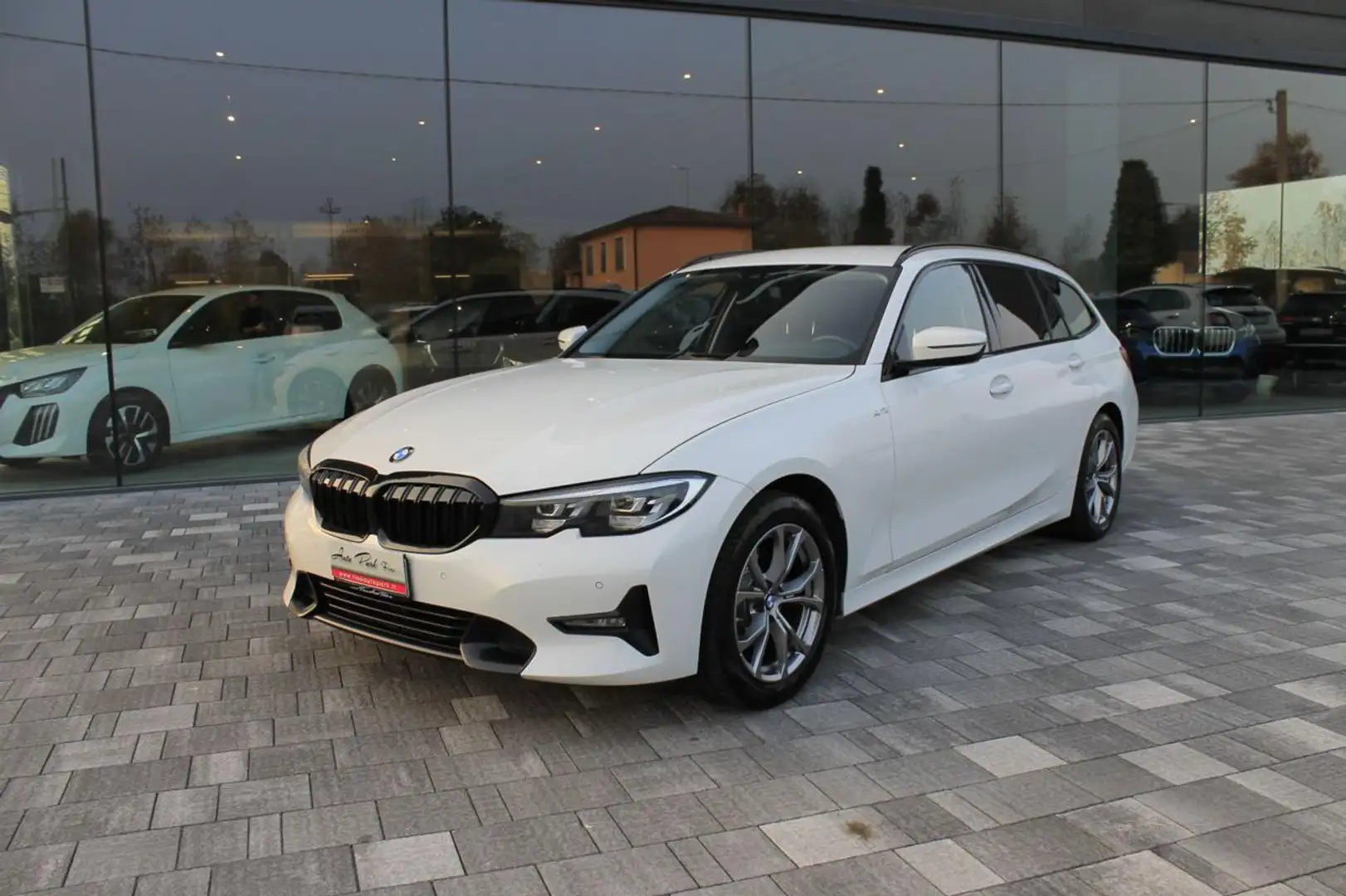 BMW 320 d 48V xDrive Touring Sport Bianco - 2