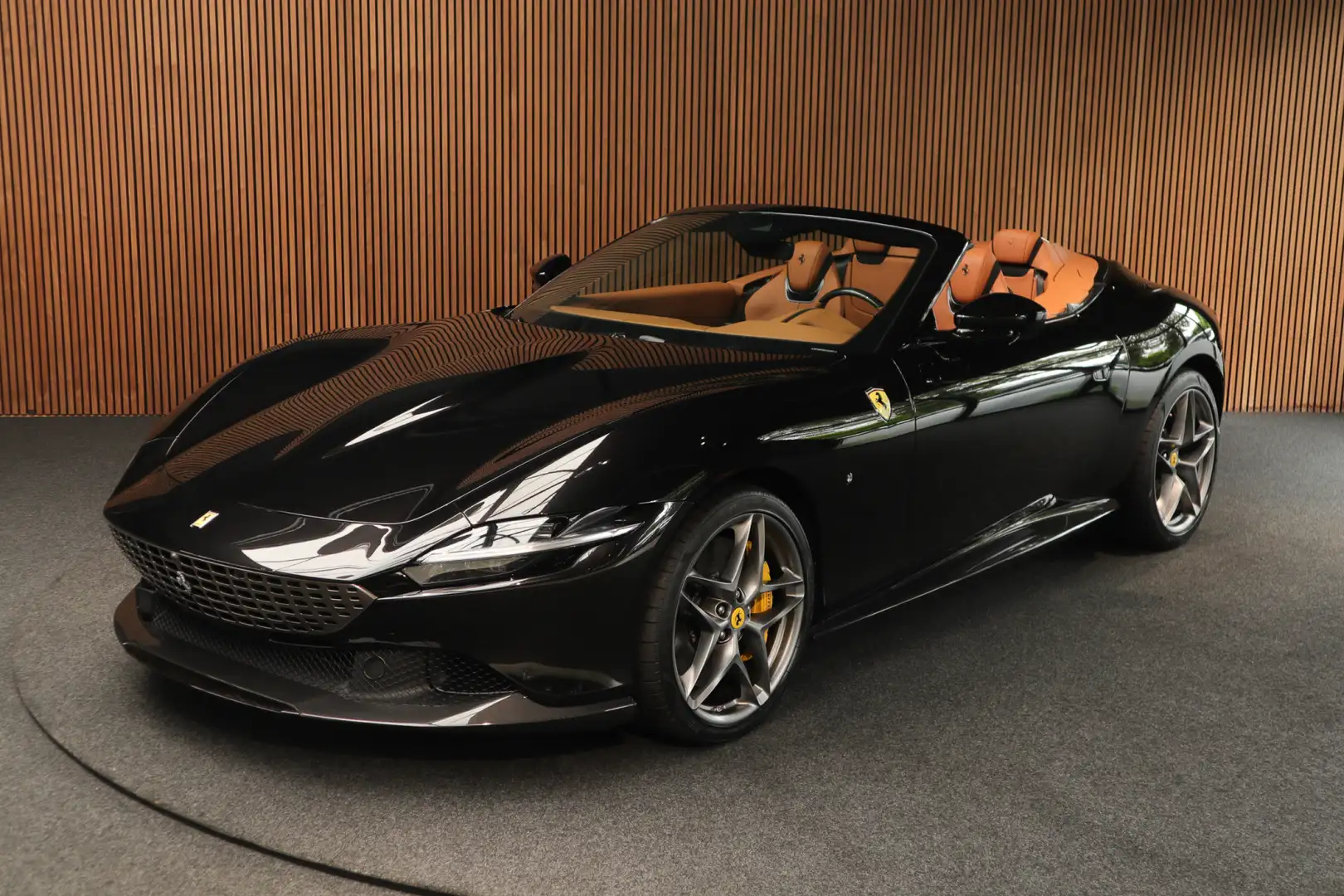 Ferrari Roma Spider 3.9 V8 Passenger Display-360-Carbon-Daytona Zwart - 2