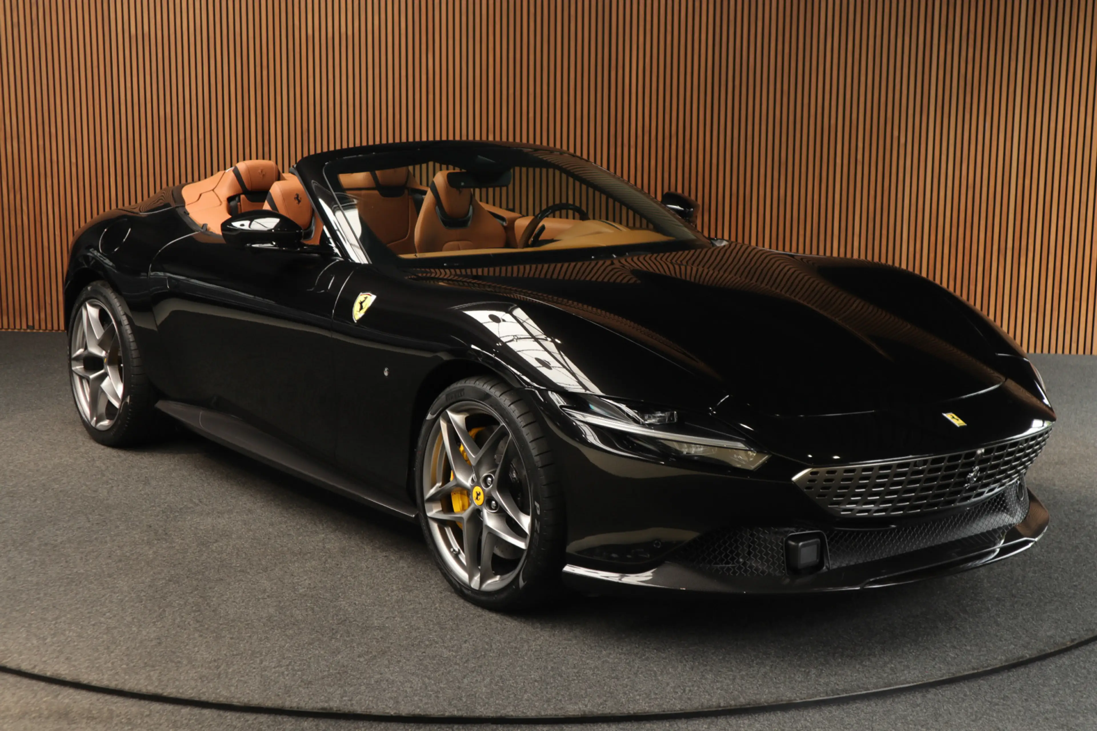 Ferrari Roma Spider 3.9 V8 Passenger Display-360-Carbon-Daytona — photo 14