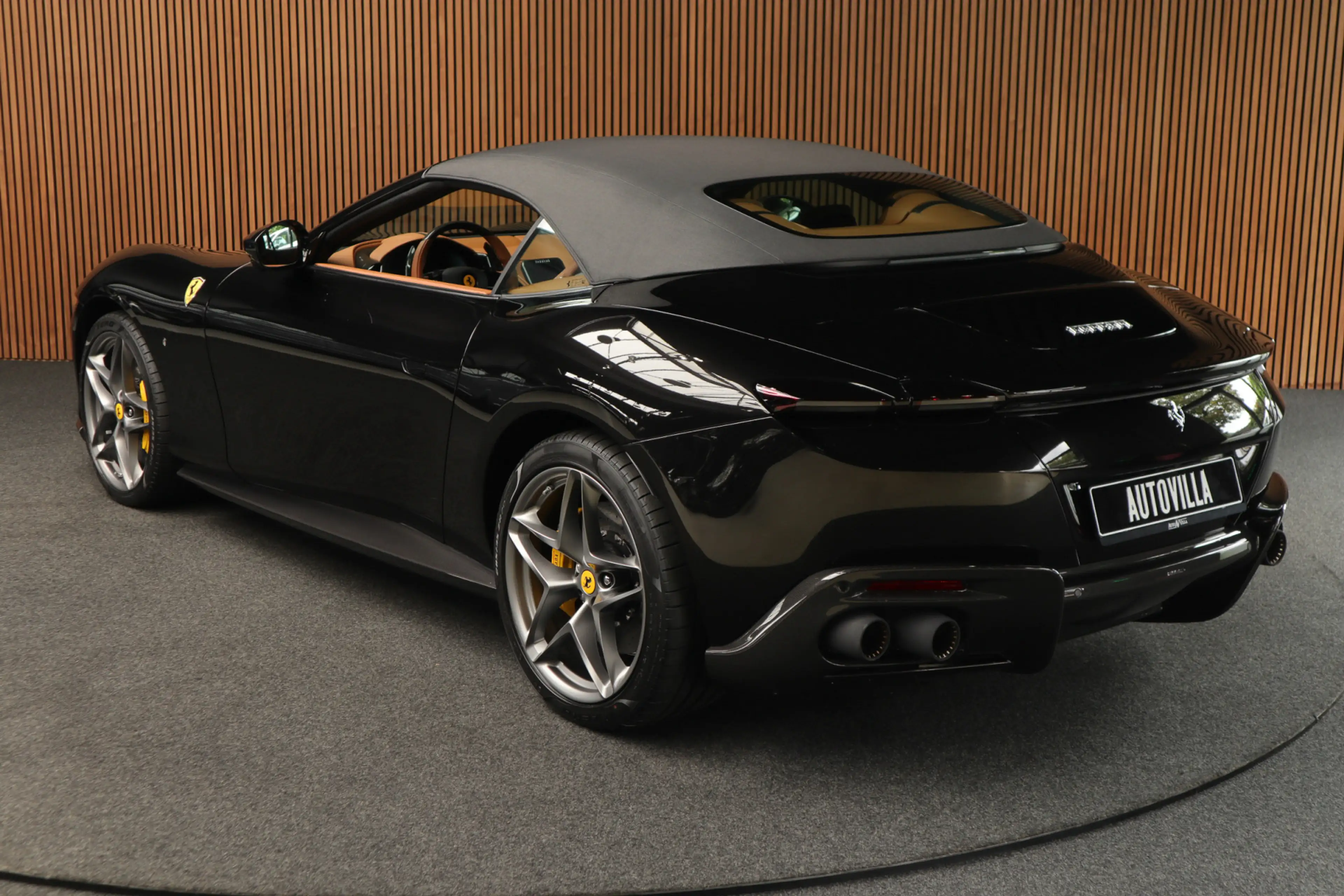 Ferrari Roma Spider 3.9 V8 Passenger Display-360-Carbon-Daytona — photo 5