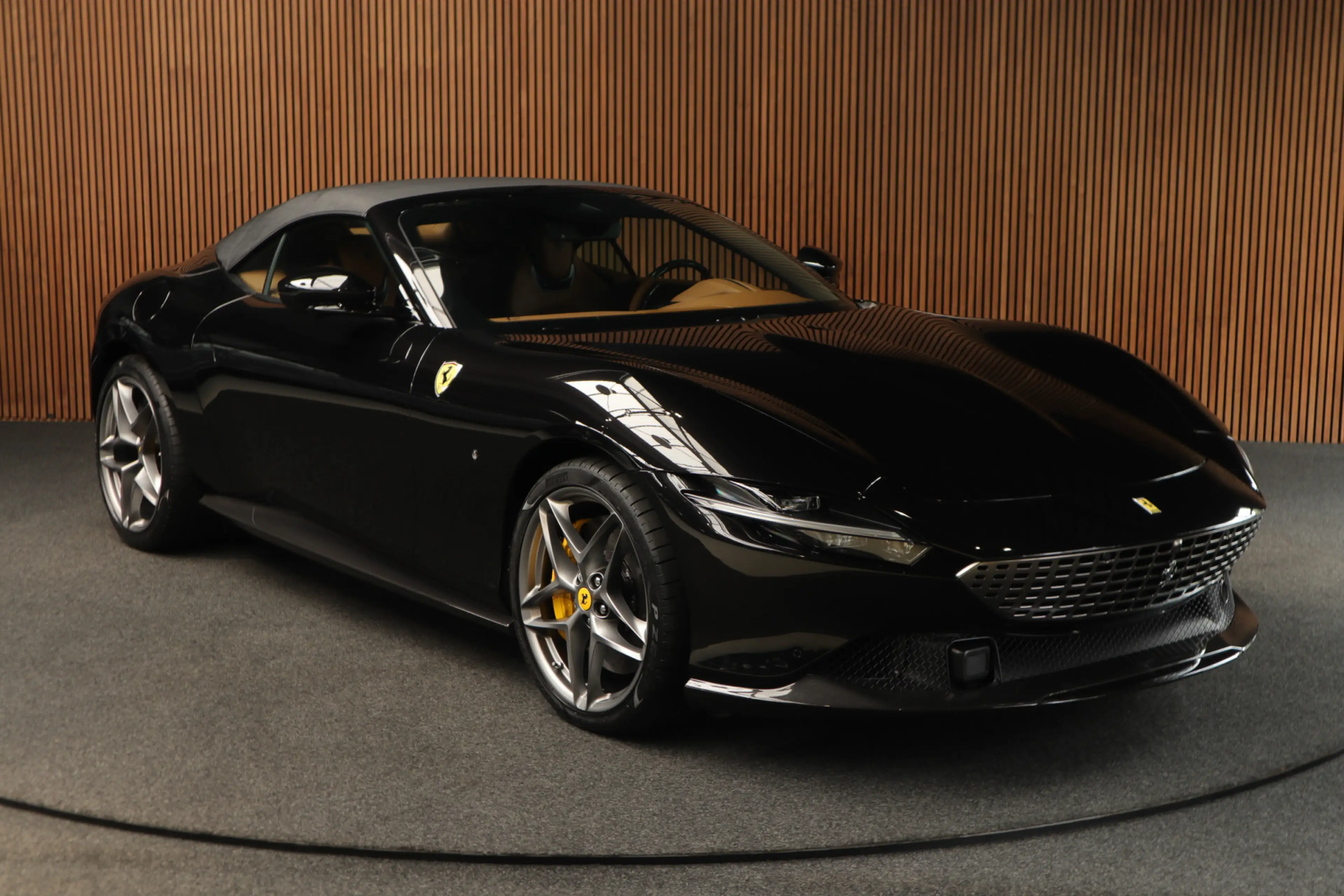 Ferrari Roma Spider 3.9 V8 Passenger Display-360-Carbon-Daytona — photo 13