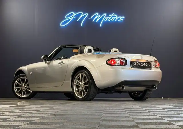 Mazda MX-5 view 4