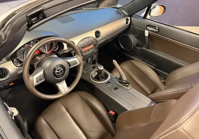 Mazda MX-5 view 5