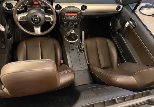 Mazda MX-5 view 11