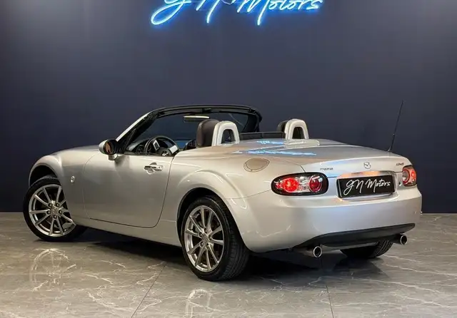 Mazda MX-5 view 3