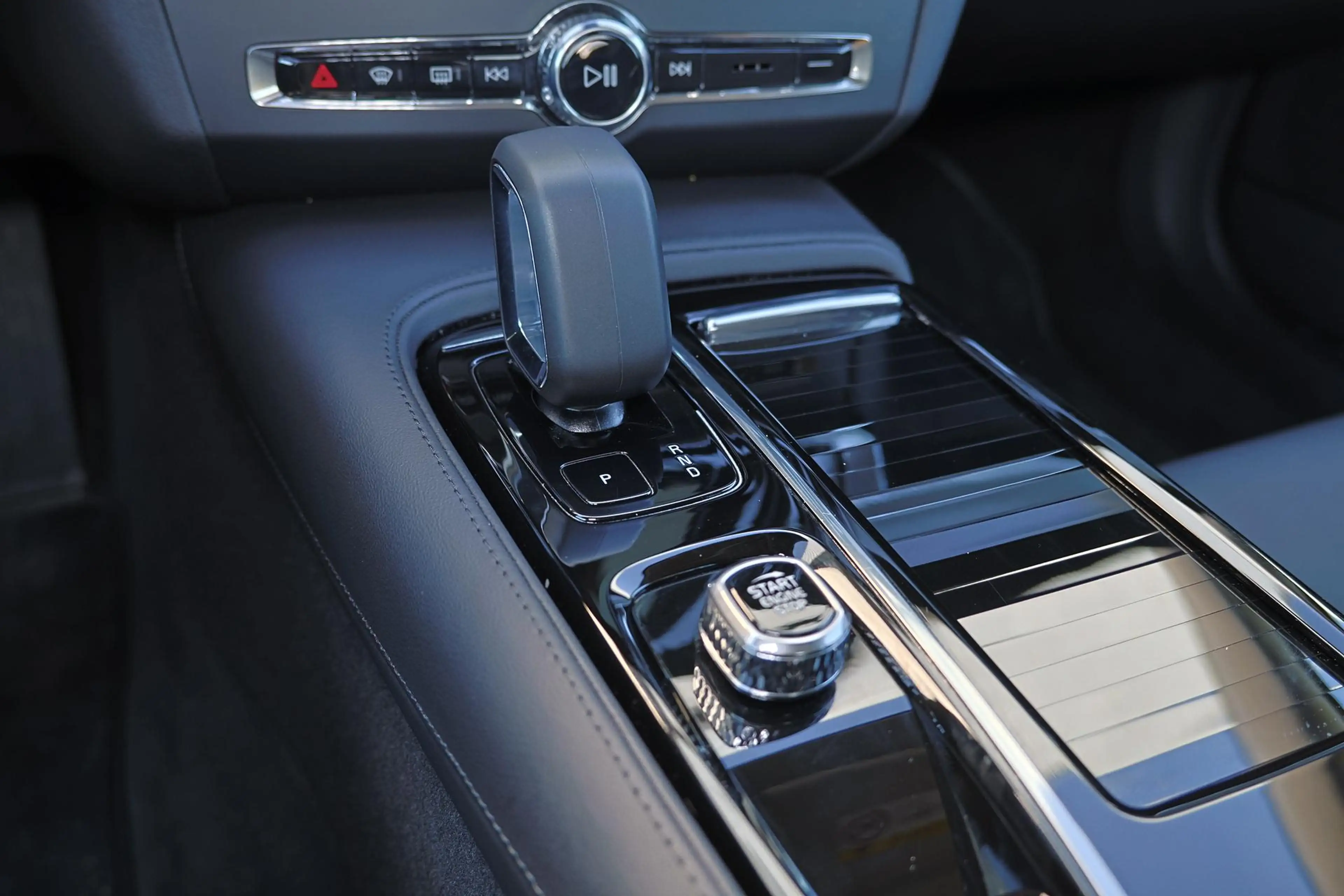 Volvo S90 T8 AWD Plus Dark - Schuif/kanteldak - IntelliSafe — photo 11