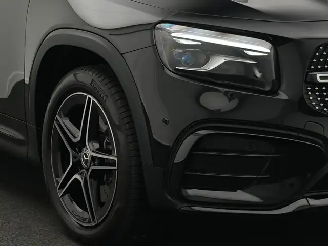 Mercedes-Benz GLB view 9