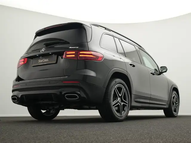 Mercedes-Benz GLB view 11