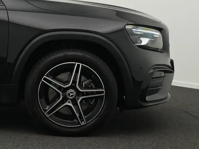 Mercedes-Benz GLB view 8