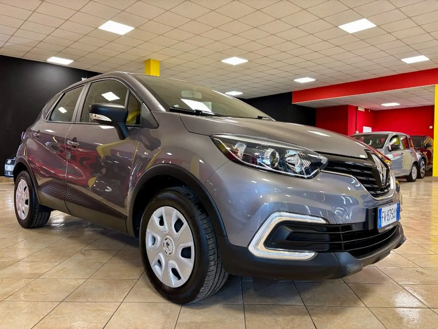 Renault Captur TCe 12V 90 CV Business OK NEOPATENTATO Grigio - 1