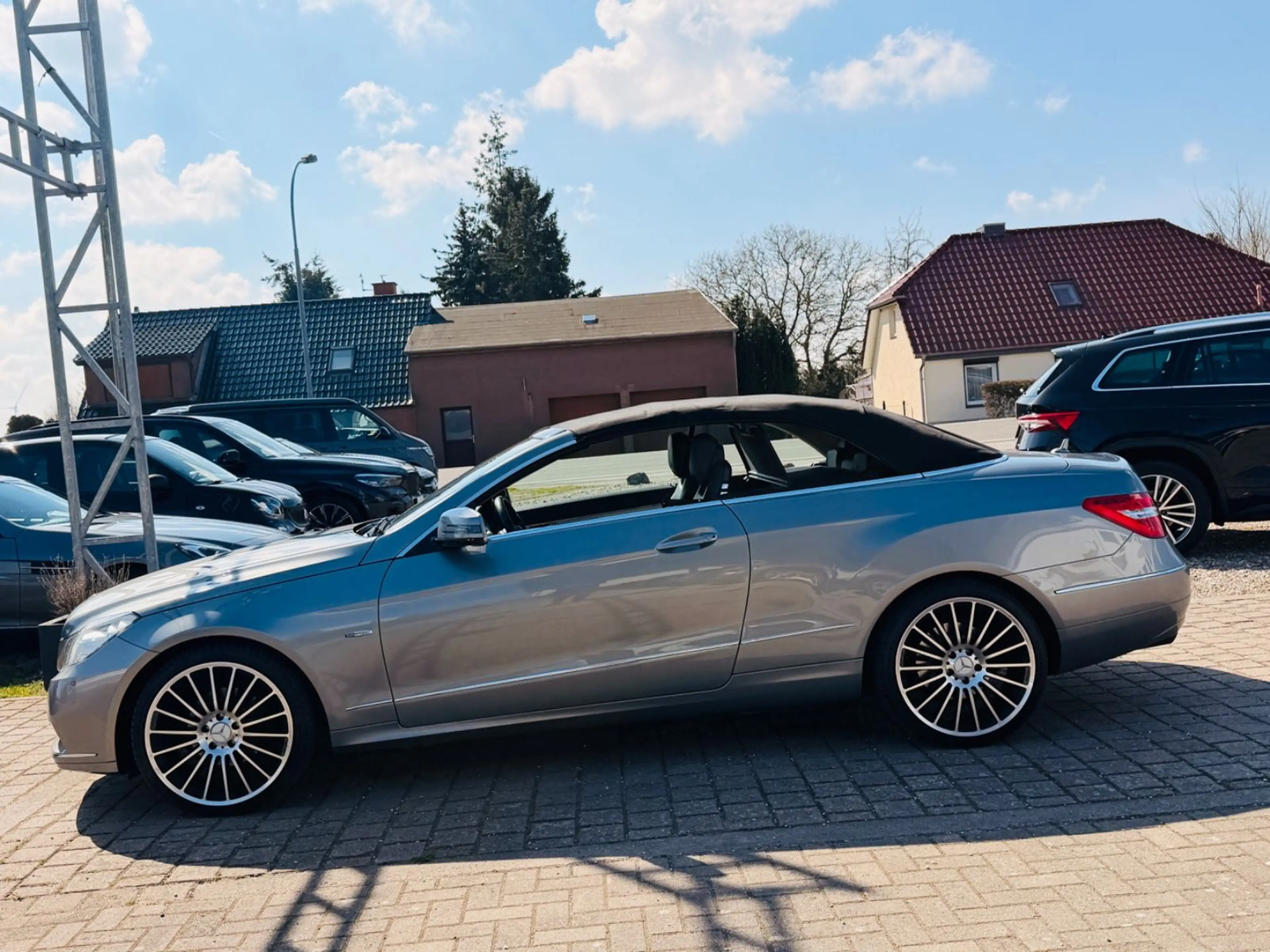 Mercedes-Benz E 250 Cabrio CGI BlueEfficiency *LEDER*NAVI* — photo 4