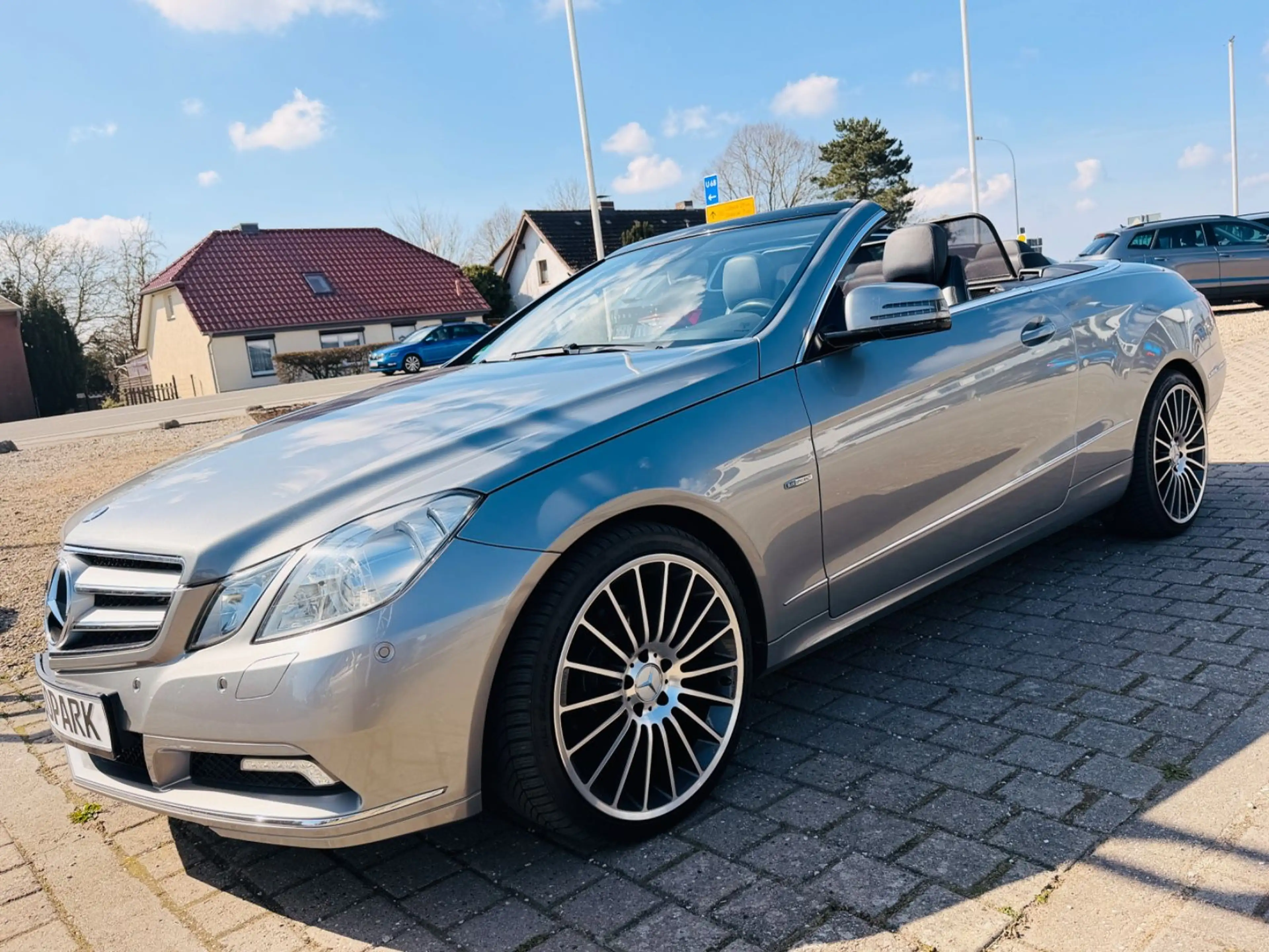 Mercedes-Benz E 250 Cabrio CGI BlueEfficiency *LEDER*NAVI* — photo 9