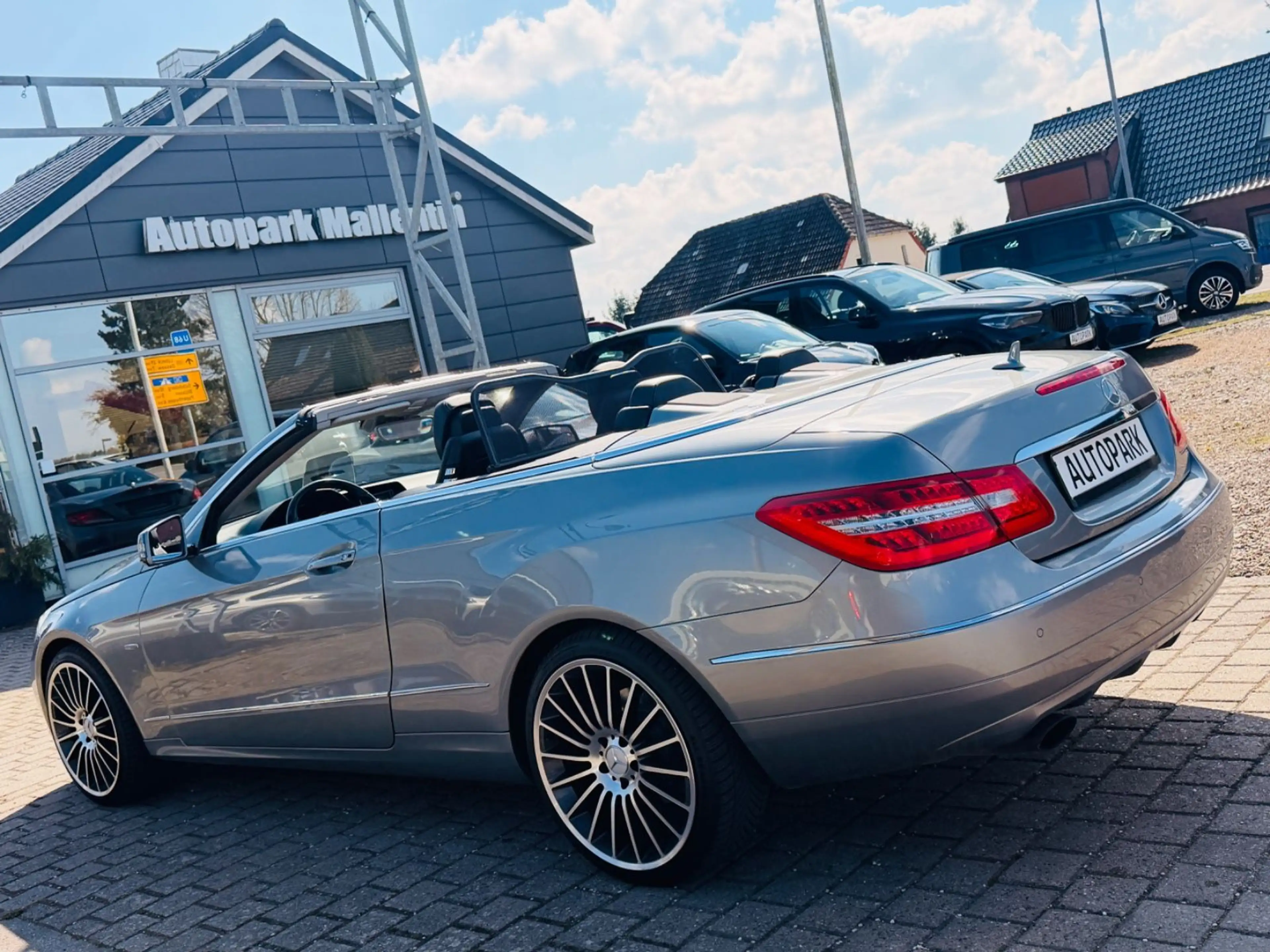 Mercedes-Benz E 250 Cabrio CGI BlueEfficiency *LEDER*NAVI* — photo 10