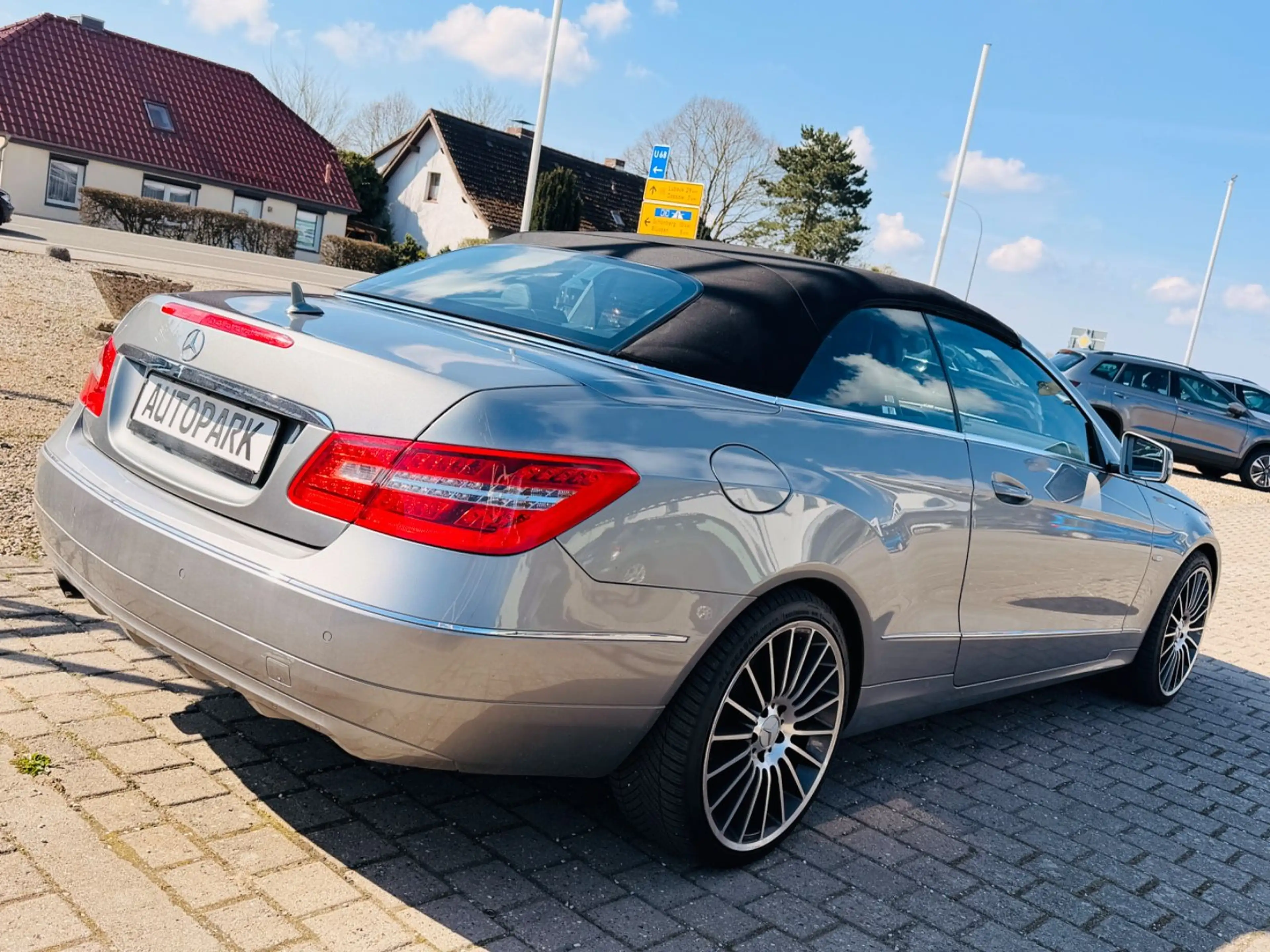 Mercedes-Benz E 250 Cabrio CGI BlueEfficiency *LEDER*NAVI* — photo 7