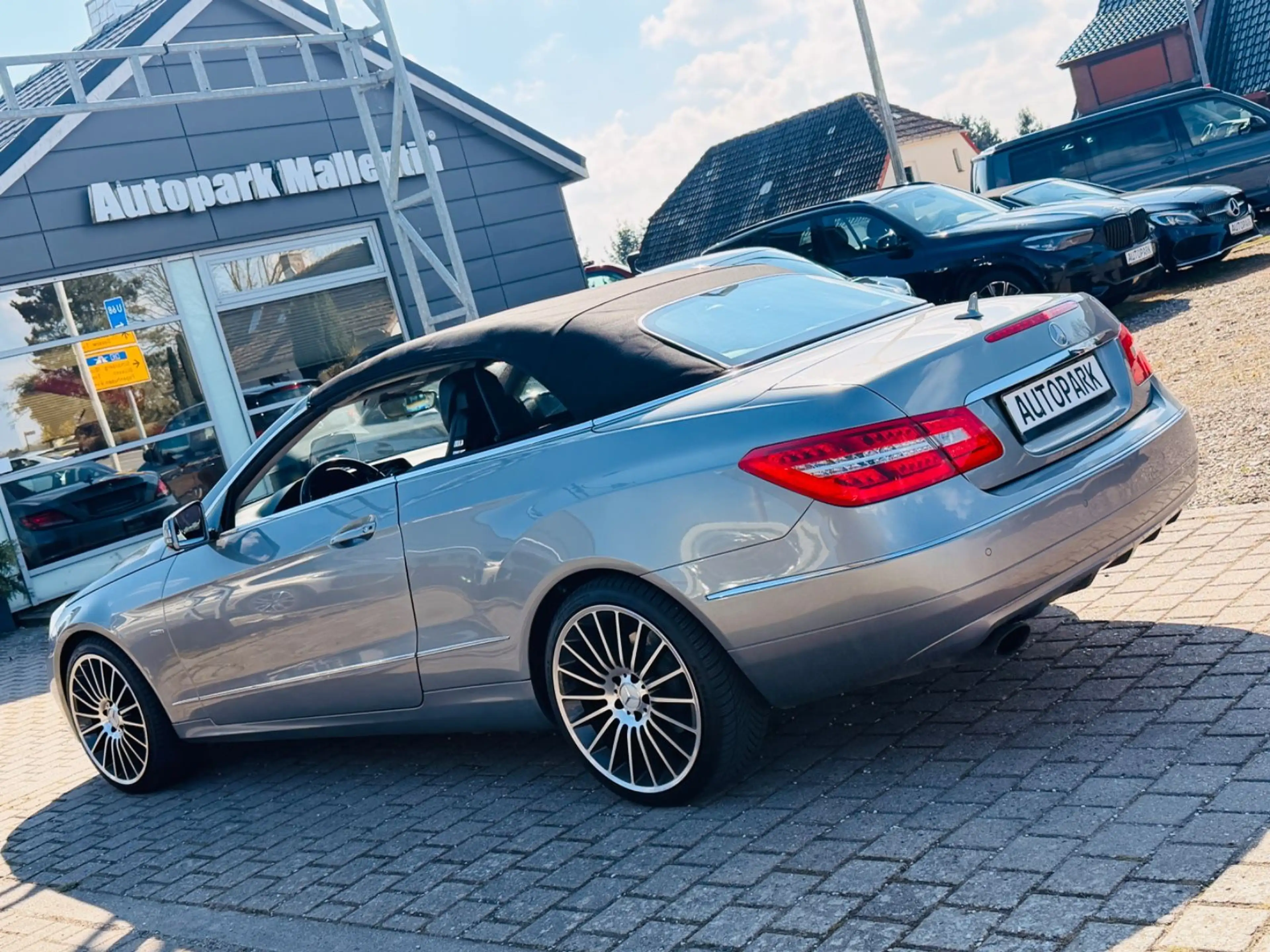 Mercedes-Benz E 250 Cabrio CGI BlueEfficiency *LEDER*NAVI* — photo 5