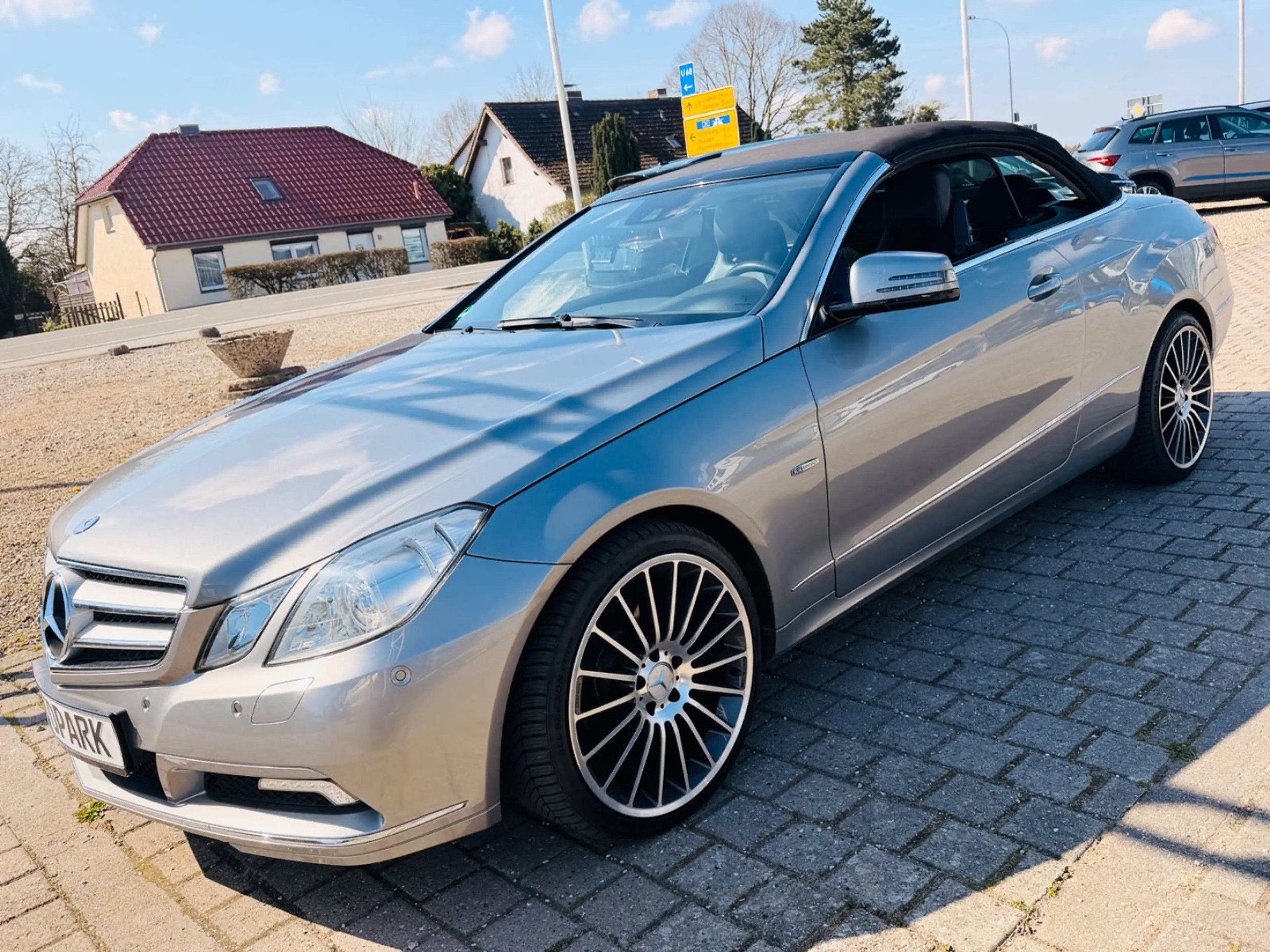 Mercedes-Benz E 250 Cabrio CGI BlueEfficiency *LEDER*NAVI* — photo 3