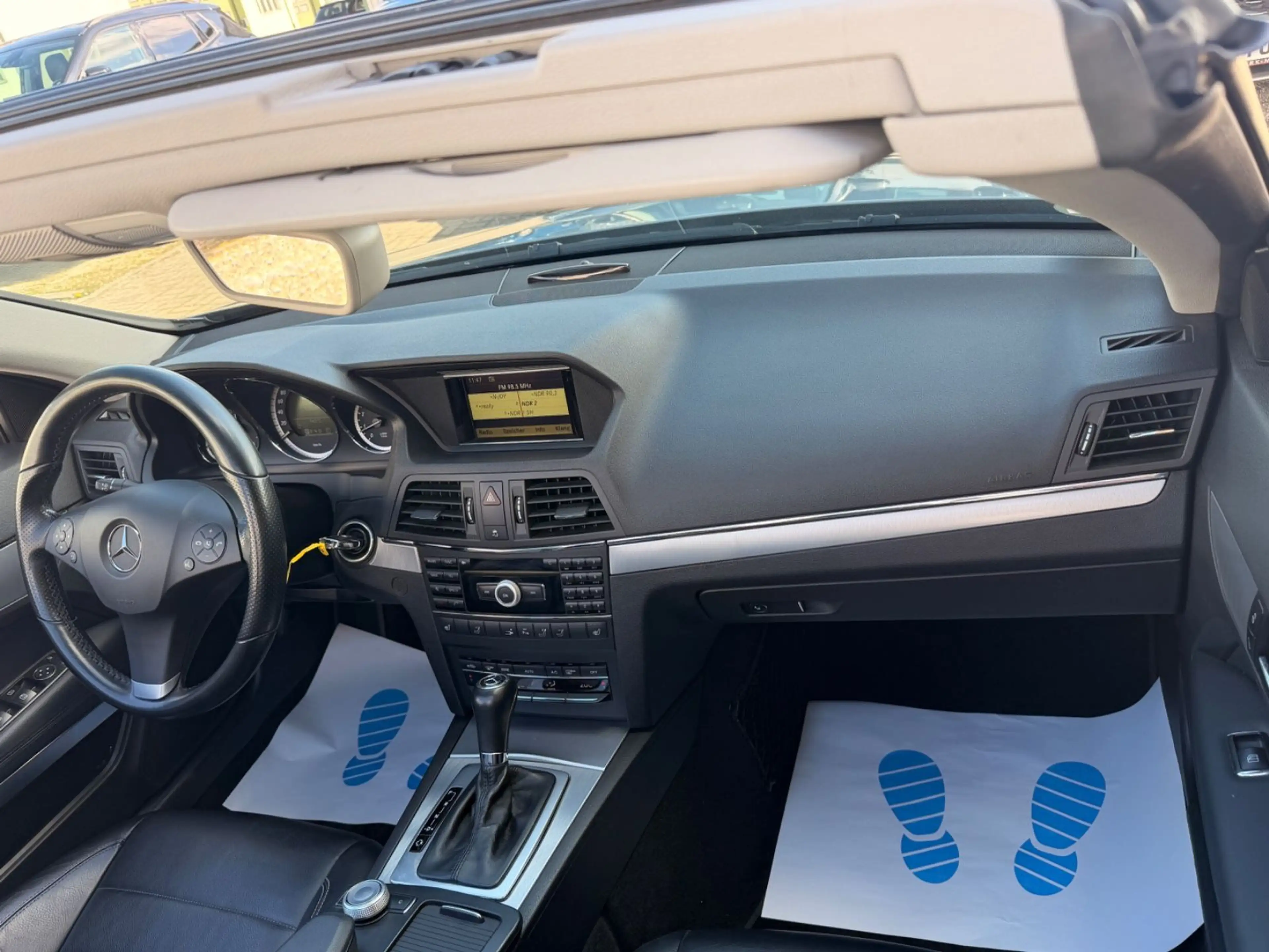 Mercedes-Benz E 250 Cabrio CGI BlueEfficiency *LEDER*NAVI* — photo 15