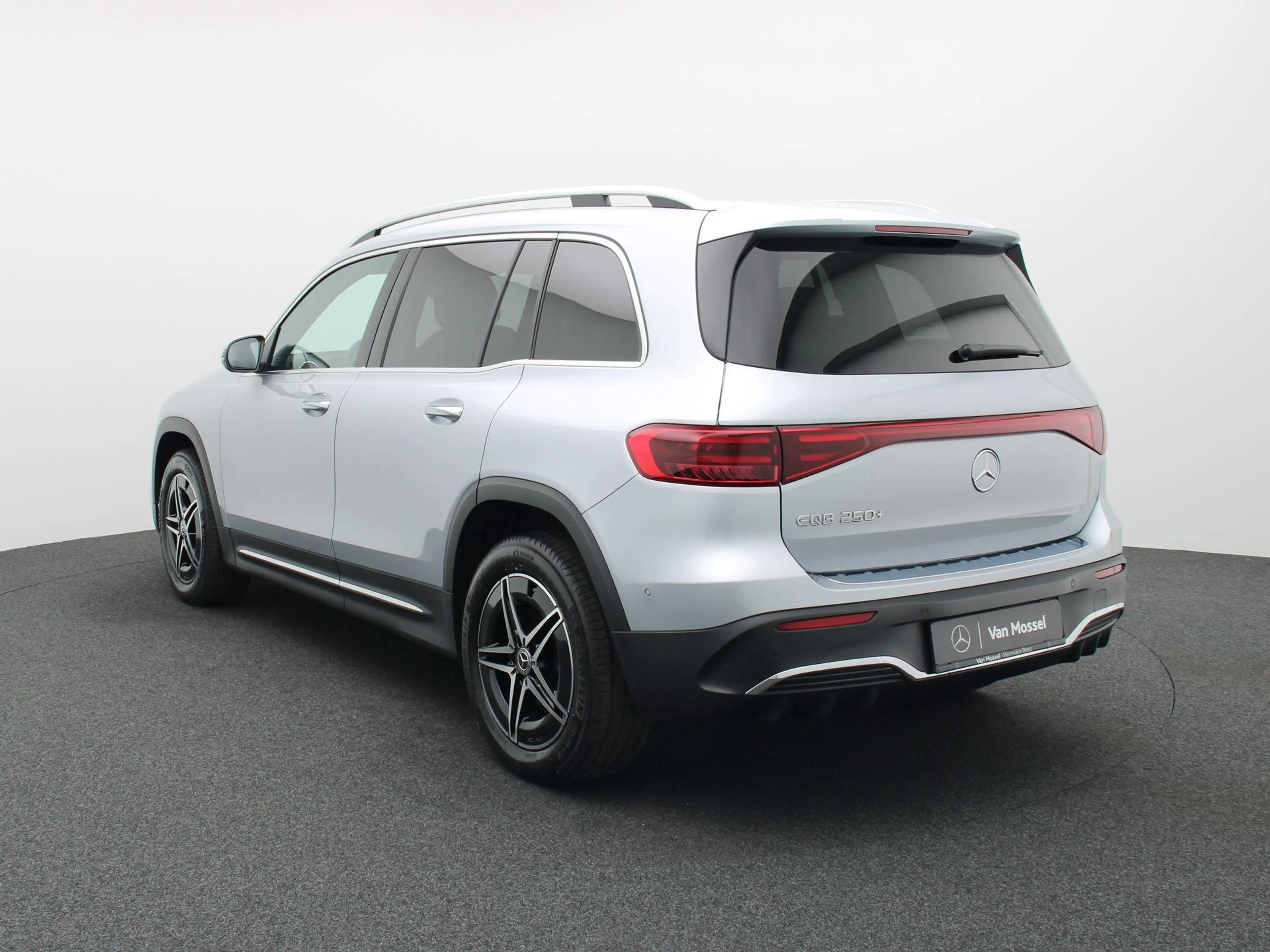 Mercedes-Benz EQB 250 250+ Business Star Edition + PANO DAK + BURMESTER — photo 2