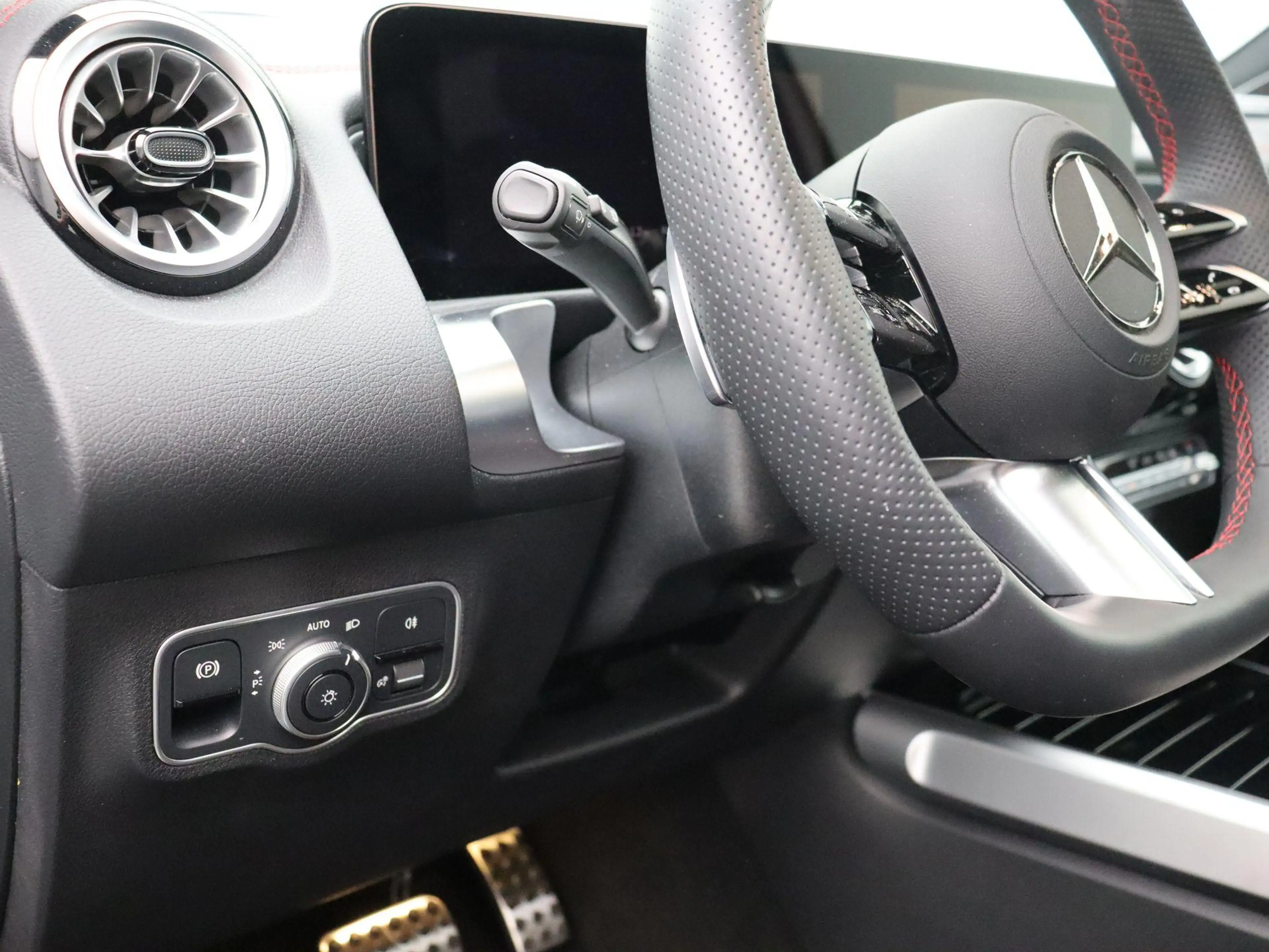 Mercedes-Benz EQB 250 250+ Business Star Edition + PANO DAK + BURMESTER — photo 9