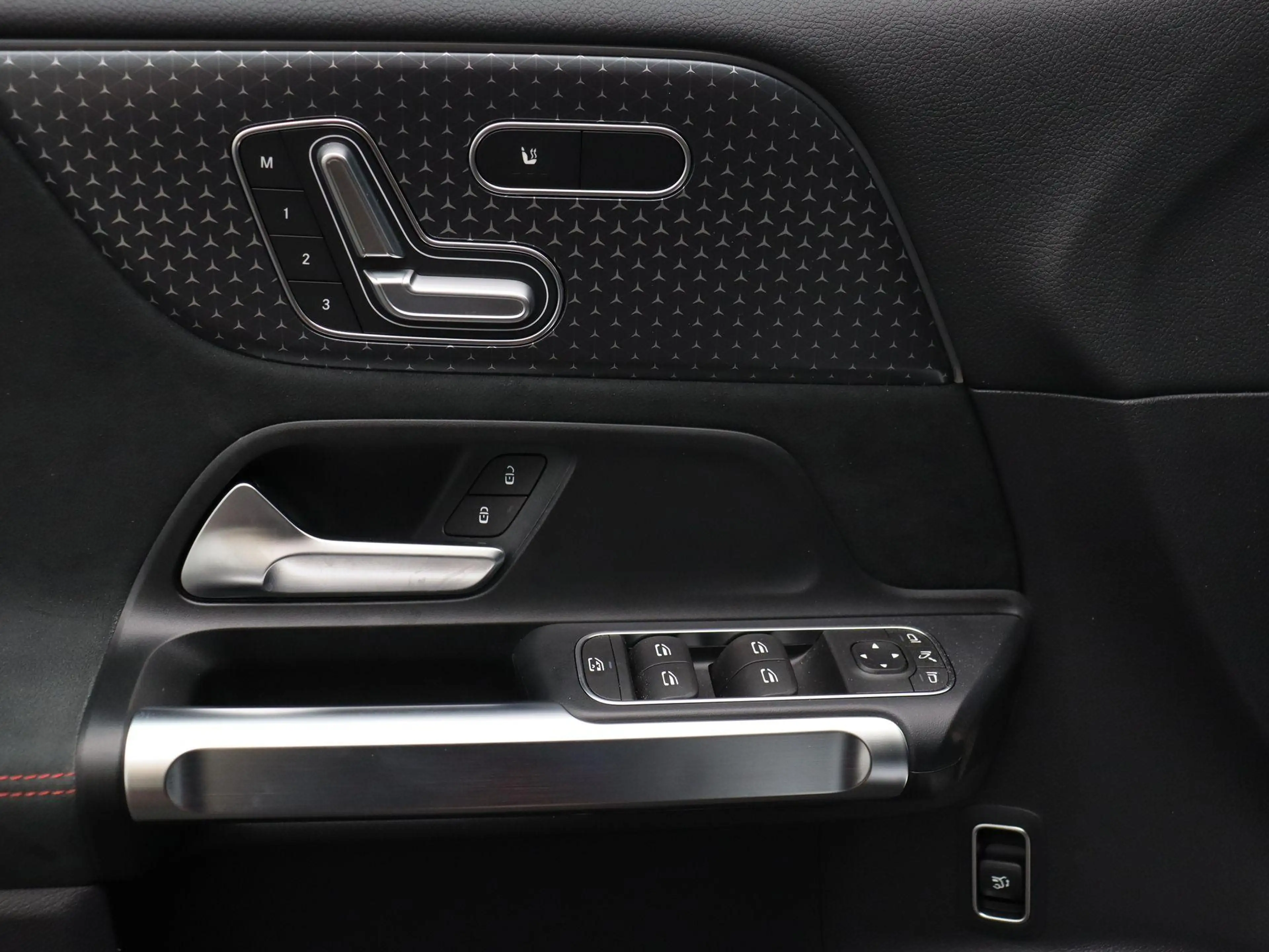 Mercedes-Benz EQB 250 250+ Business Star Edition + PANO DAK + BURMESTER — photo 8