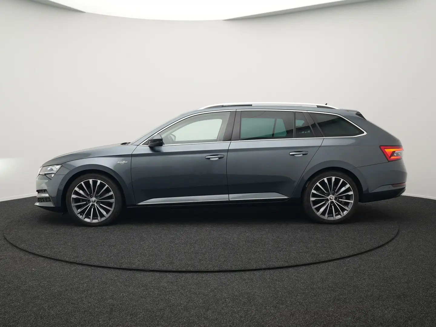 Skoda Superb Combi 1.4 TSI iV Laurin & Klement Plug in Hybrid 2 Szary - 2