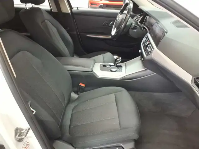 BMW 3 Series view 8
