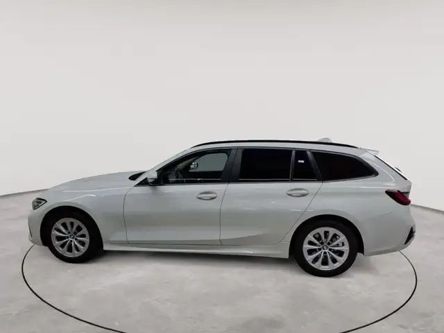 BMW 3 Series view 6