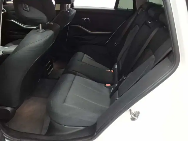 BMW 3 Series view 13
