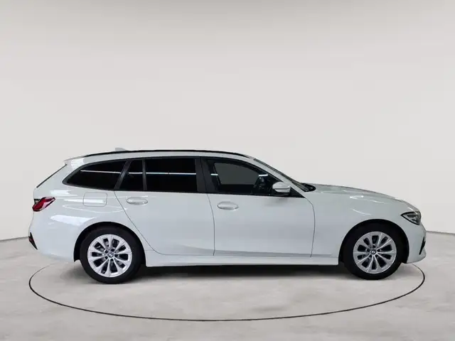 BMW 3 Series view 3