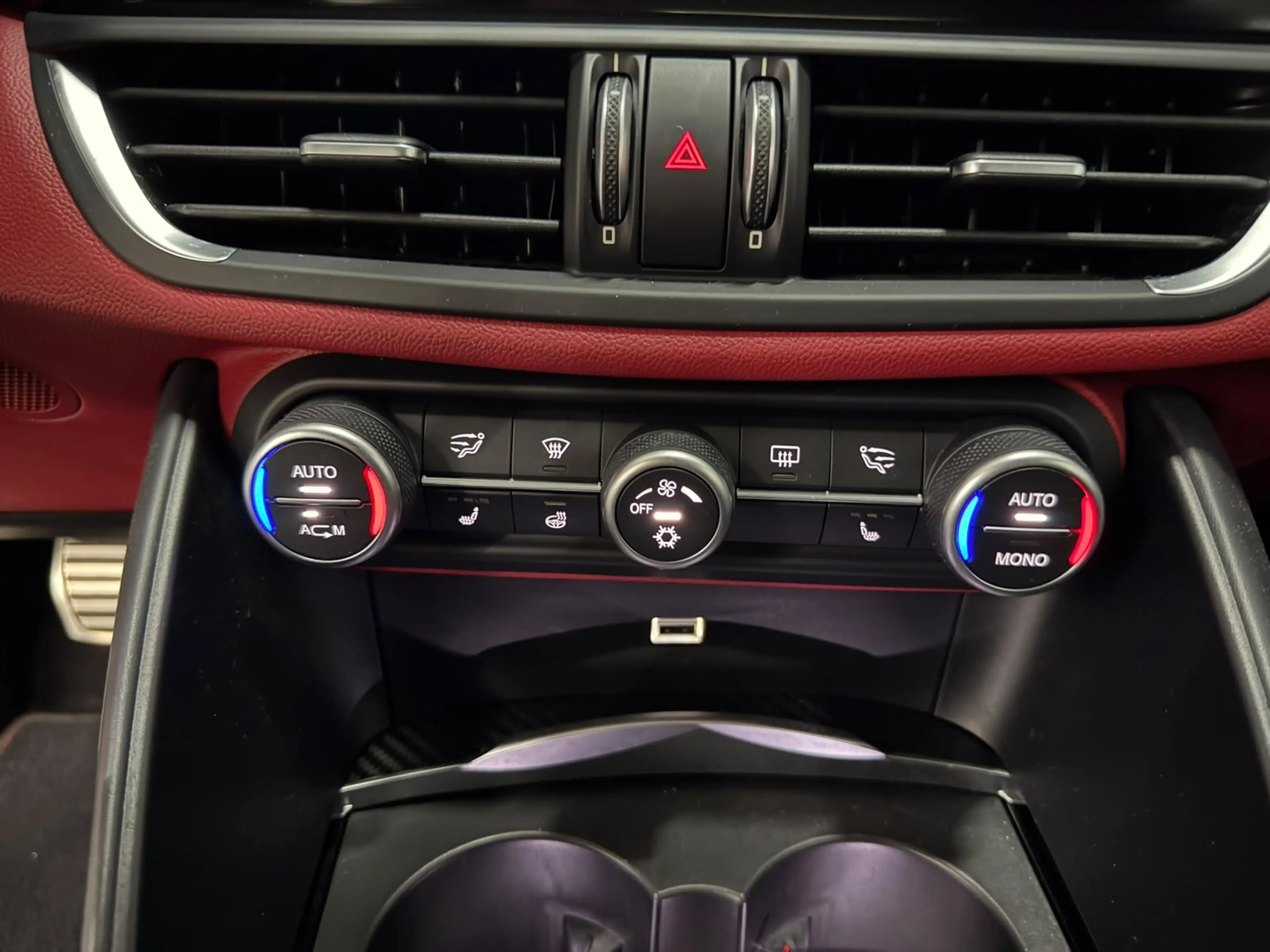 Alfa Romeo Giulia 2.9 V6 Quadrifoglio Carbon — photo 17
