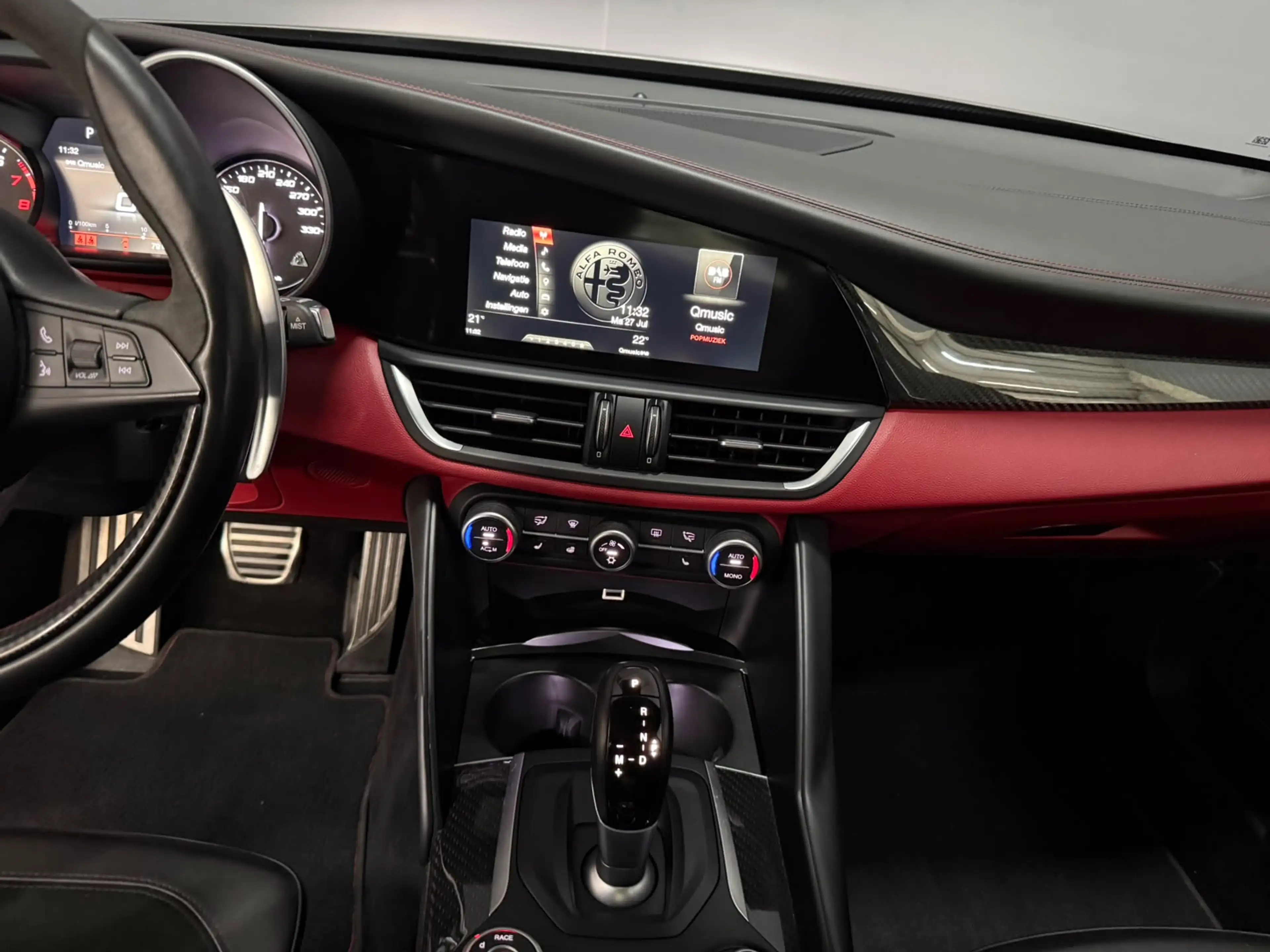 Alfa Romeo Giulia 2.9 V6 Quadrifoglio Carbon — photo 16
