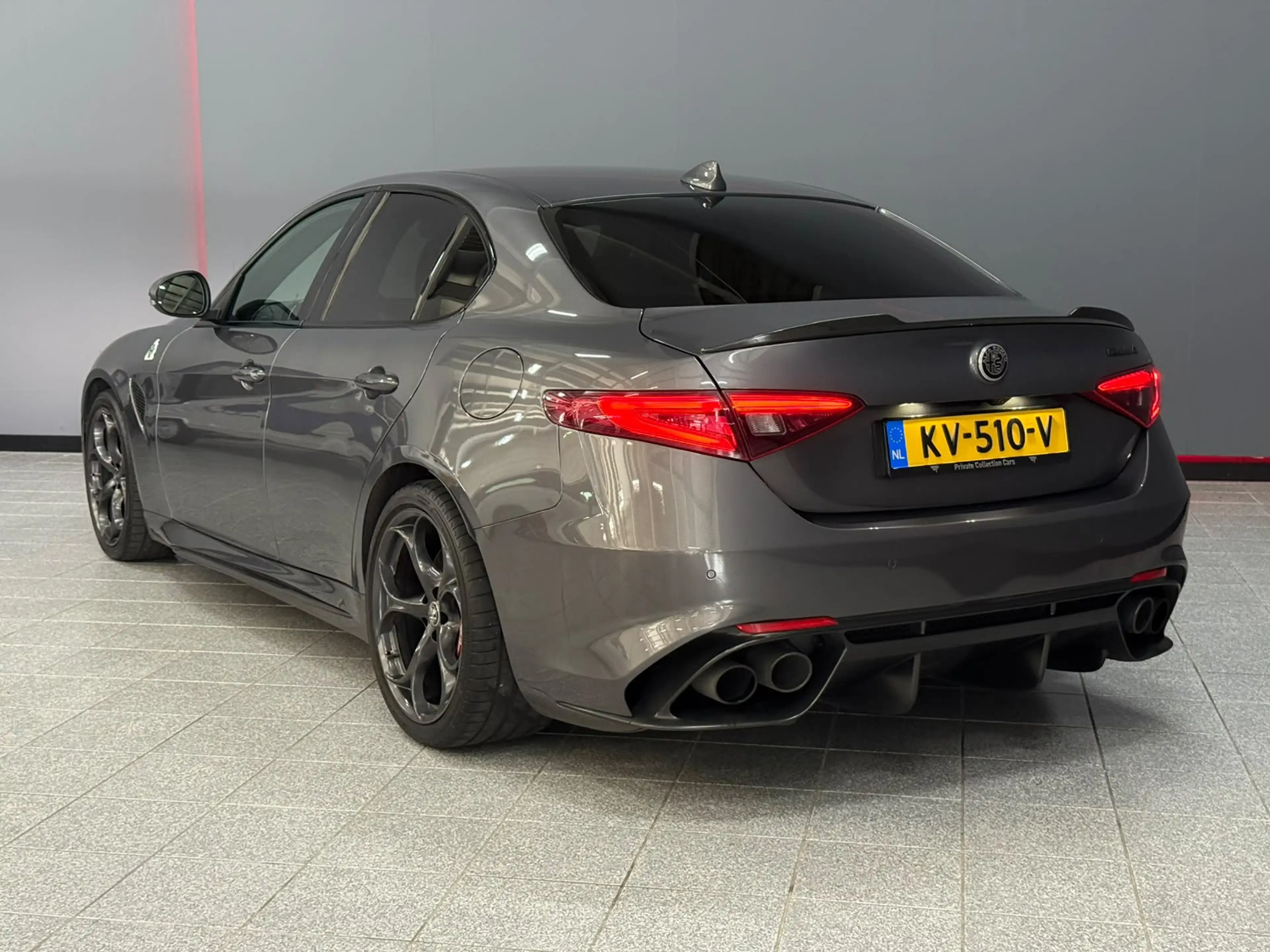 Alfa Romeo Giulia 2.9 V6 Quadrifoglio Carbon — photo 27