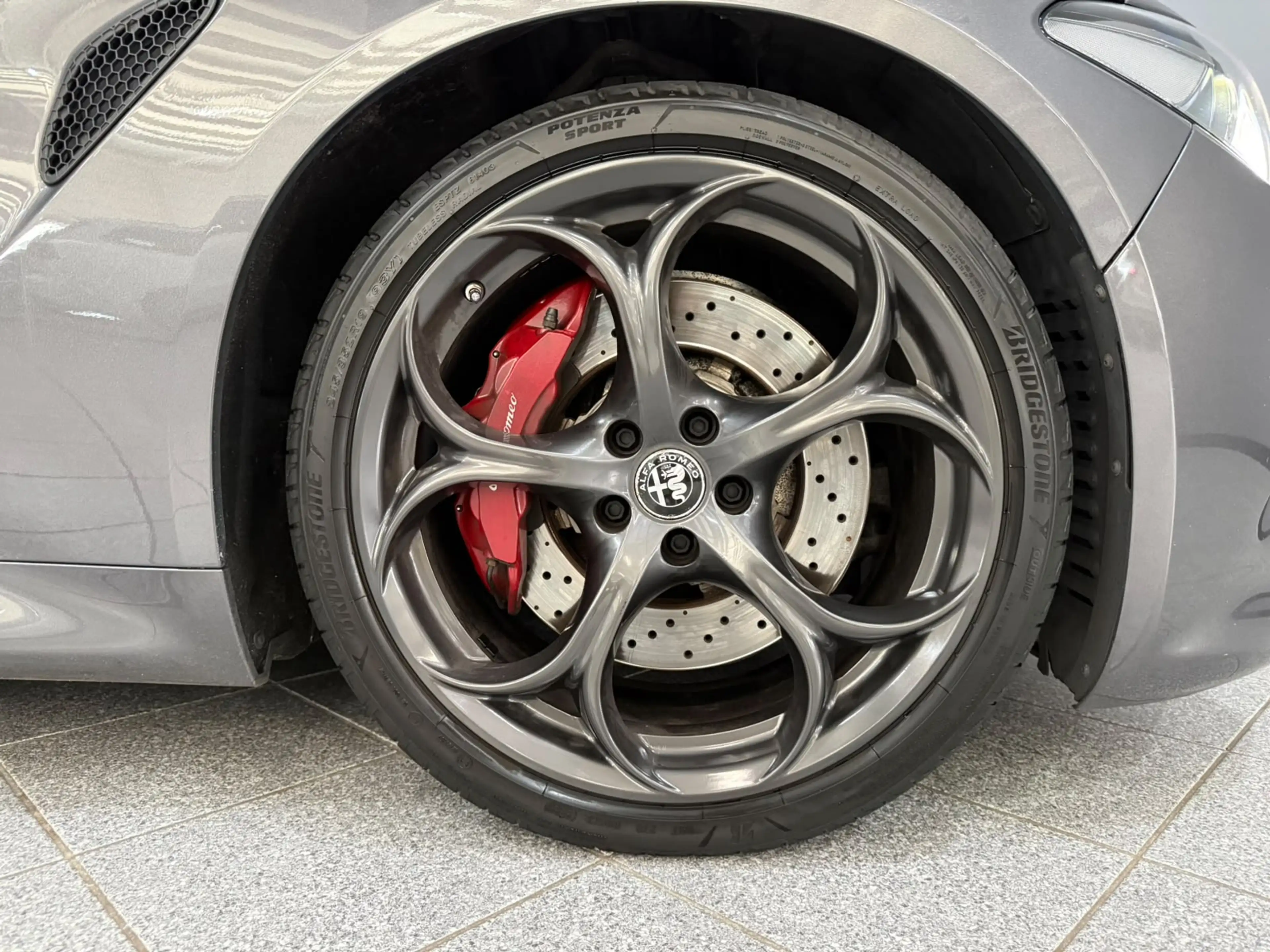 Alfa Romeo Giulia 2.9 V6 Quadrifoglio Carbon — photo 9