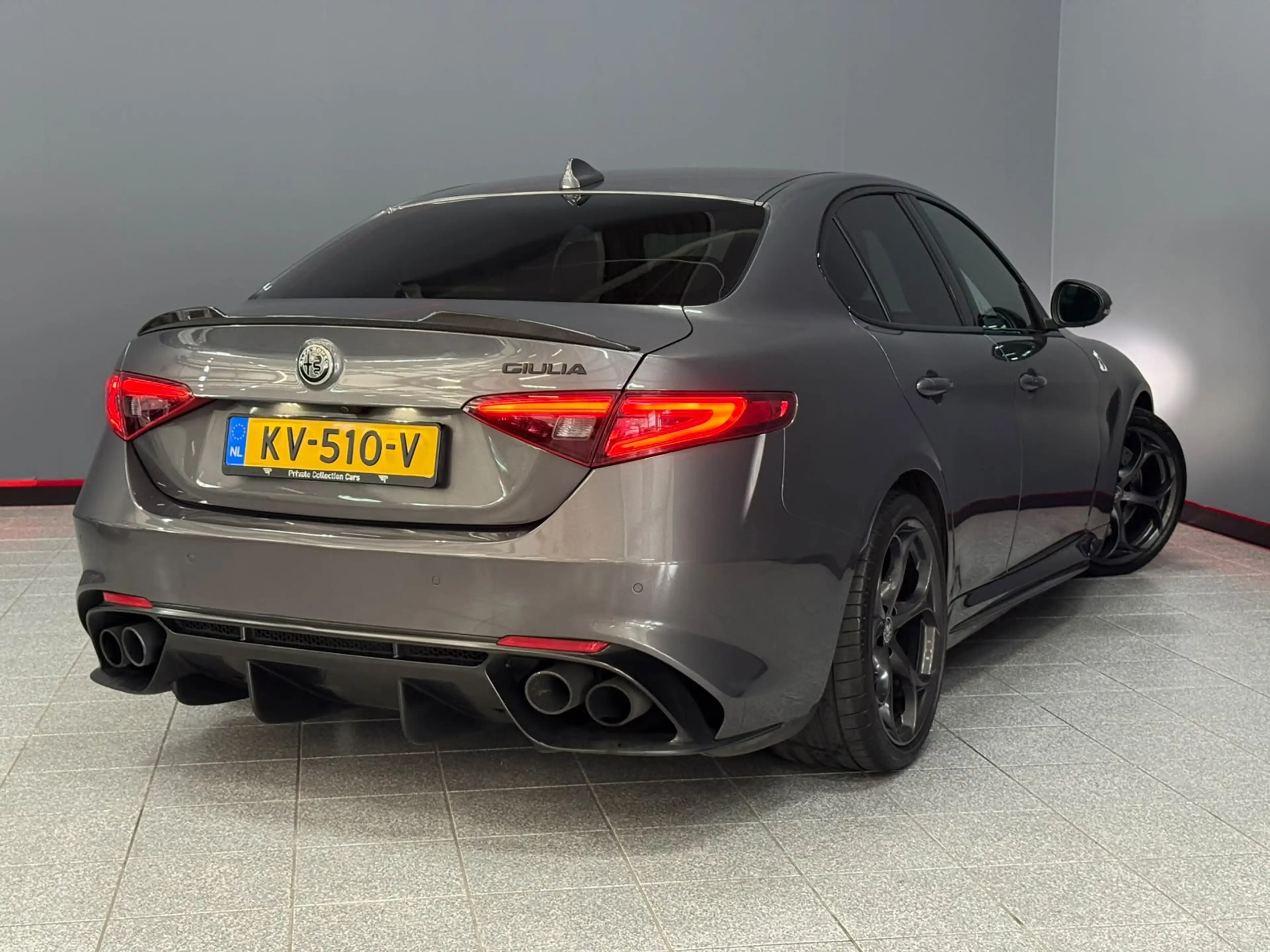Alfa Romeo Giulia 2.9 V6 Quadrifoglio Carbon — photo 23