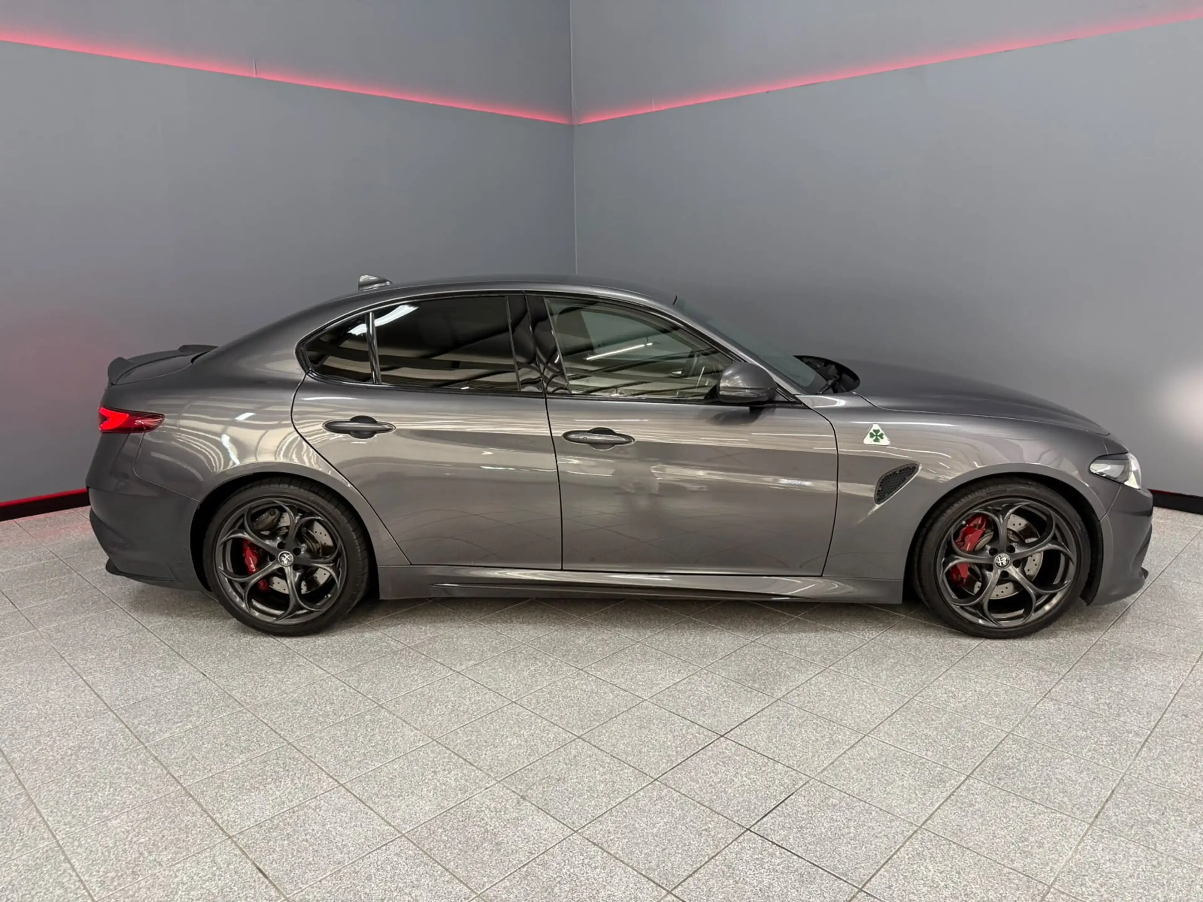 Alfa Romeo Giulia 2.9 V6 Quadrifoglio Carbon — photo 10
