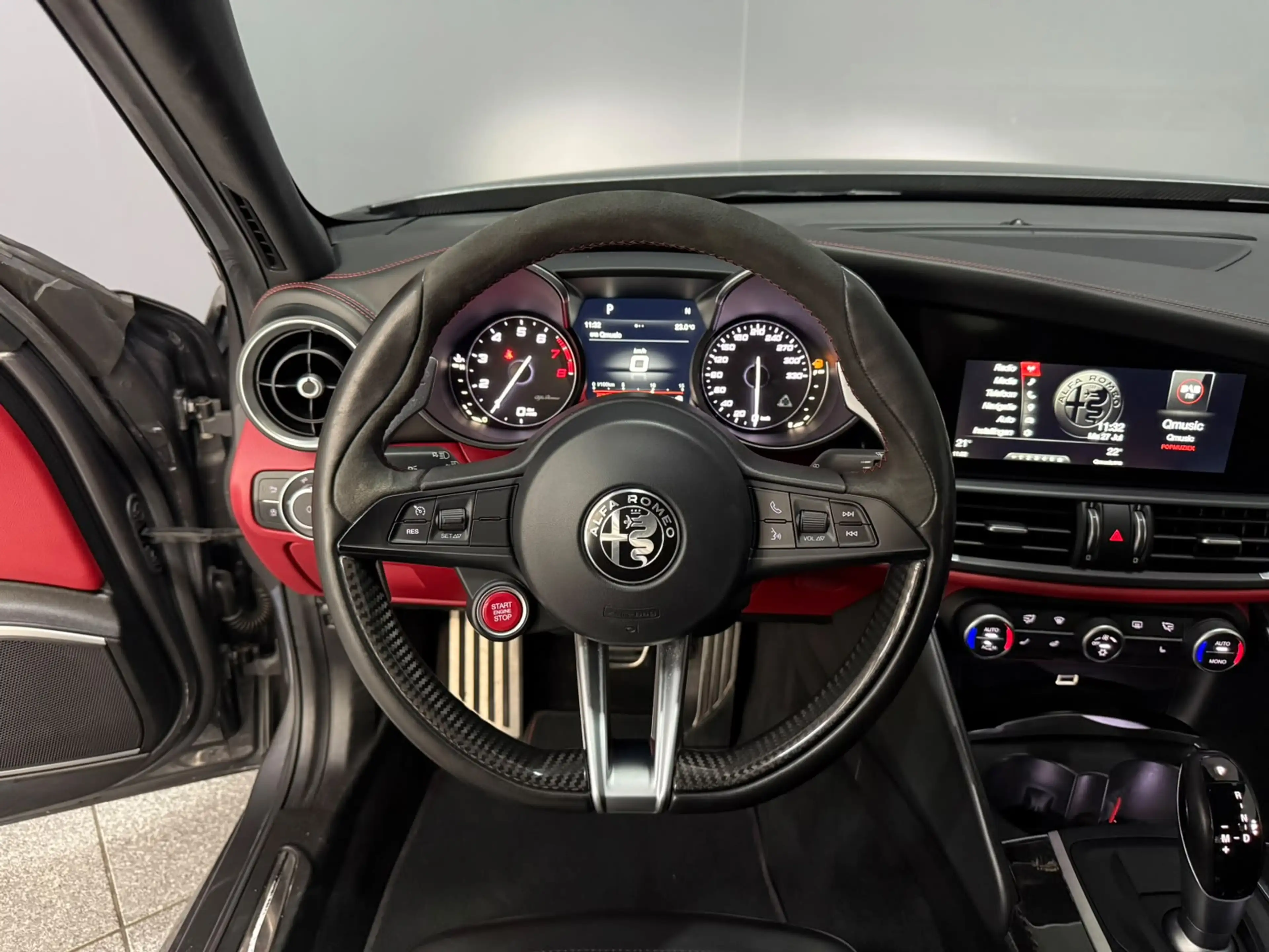 Alfa Romeo Giulia 2.9 V6 Quadrifoglio Carbon — photo 15