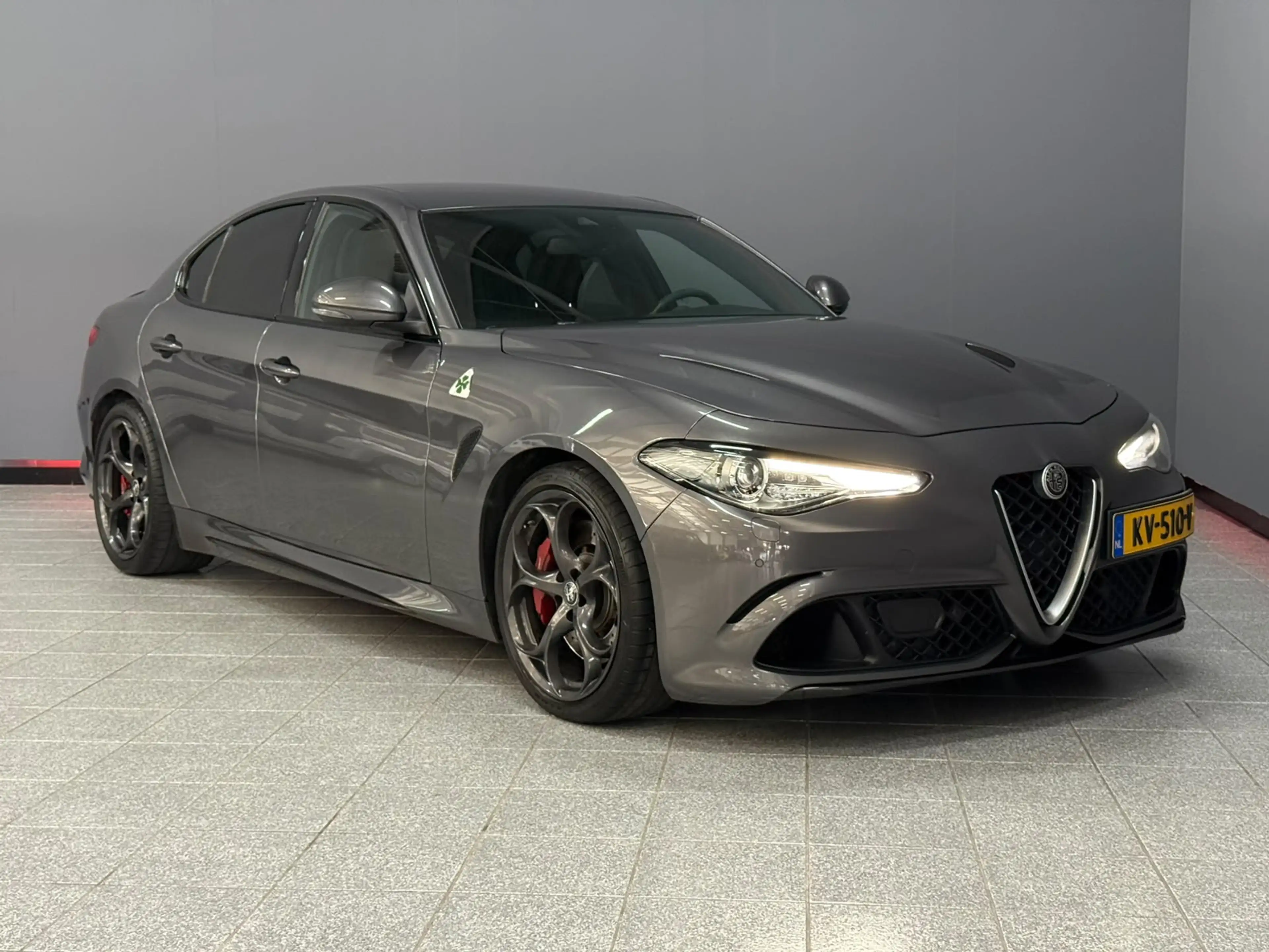 Alfa Romeo Giulia 2.9 V6 Quadrifoglio Carbon — photo 11