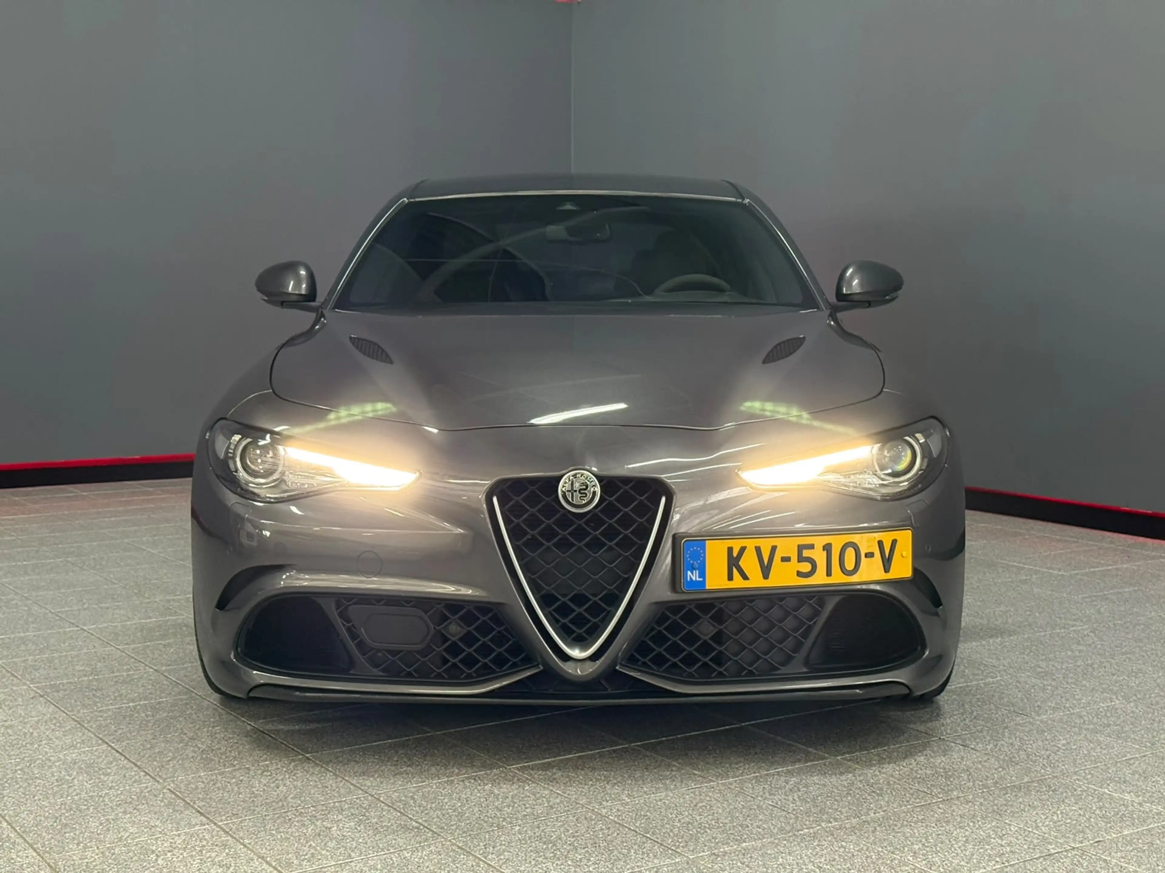 Alfa Romeo Giulia 2.9 V6 Quadrifoglio Carbon — photo 4