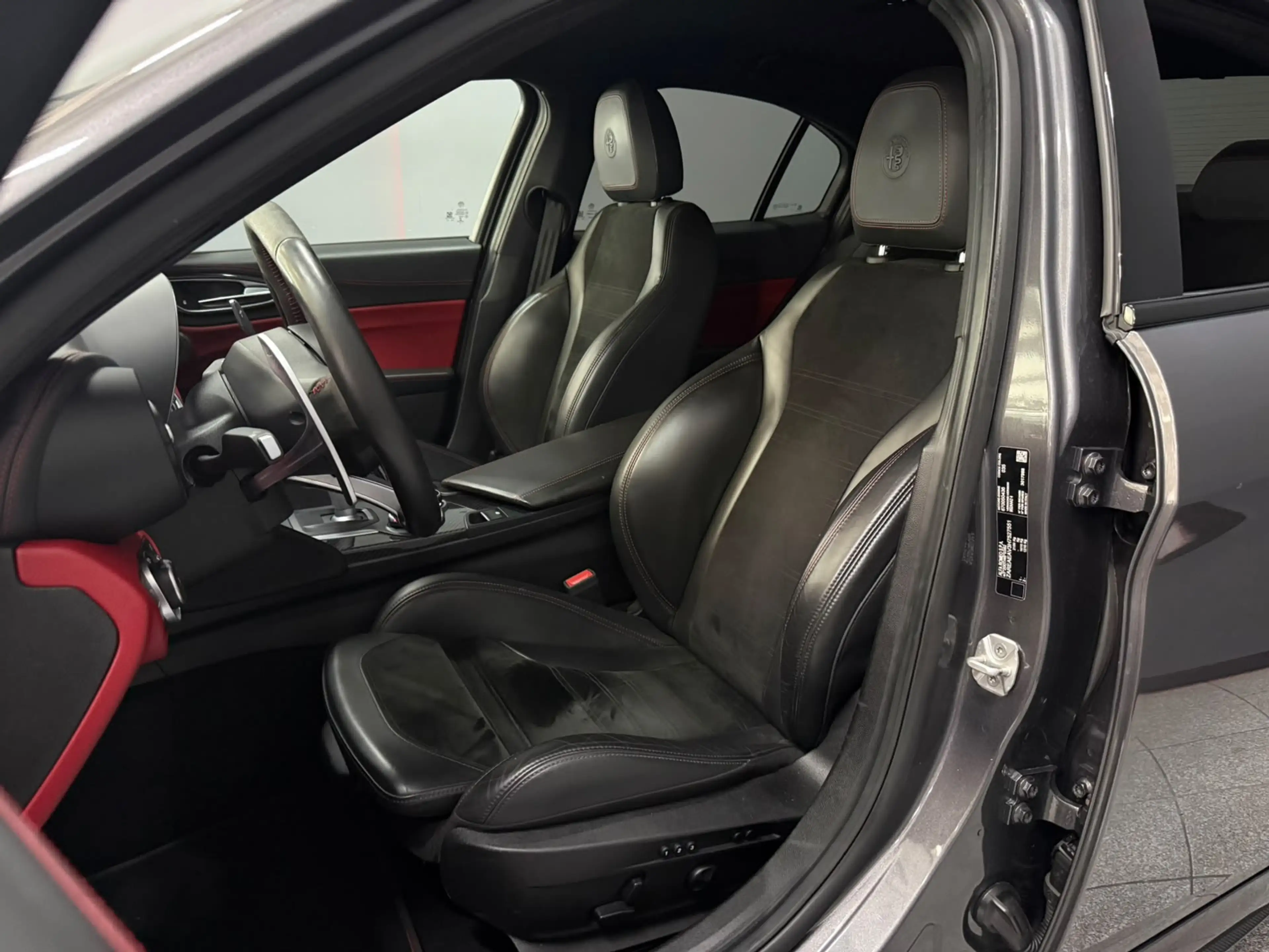 Alfa Romeo Giulia 2.9 V6 Quadrifoglio Carbon — photo 5