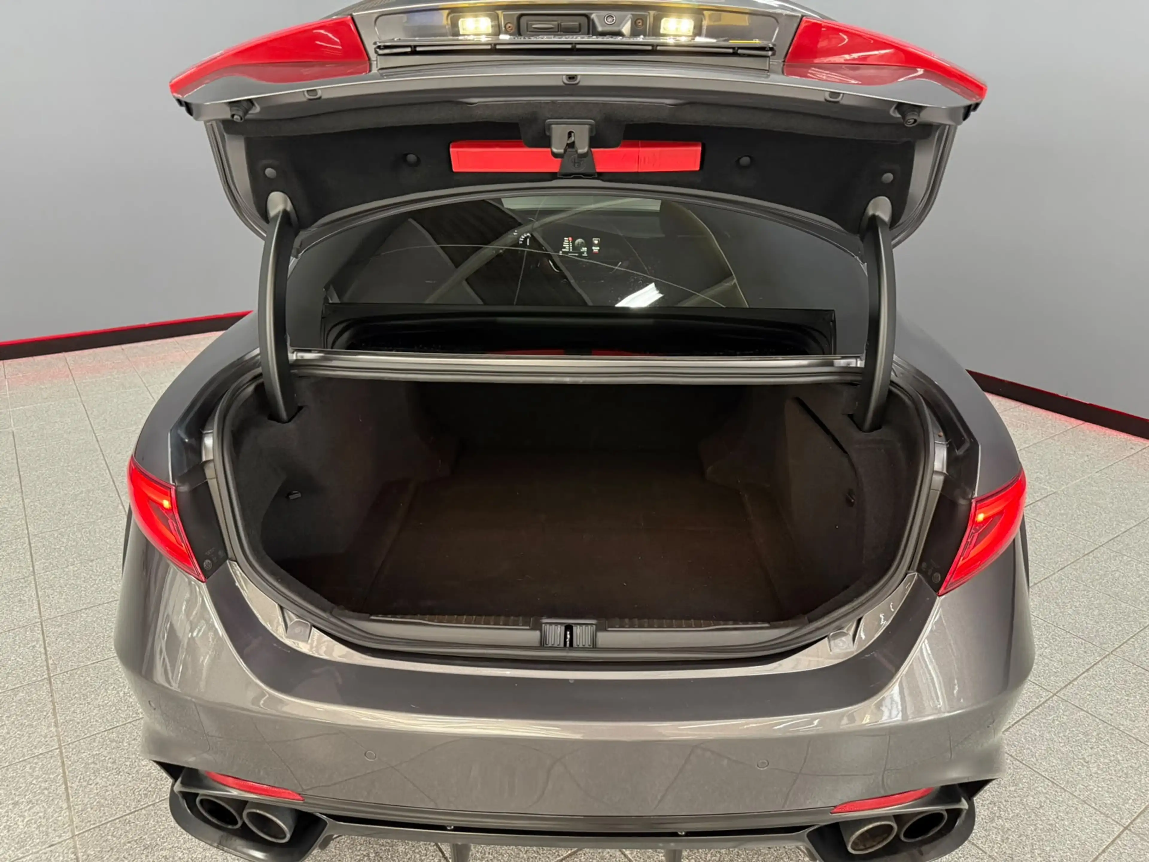Alfa Romeo Giulia 2.9 V6 Quadrifoglio Carbon — photo 22
