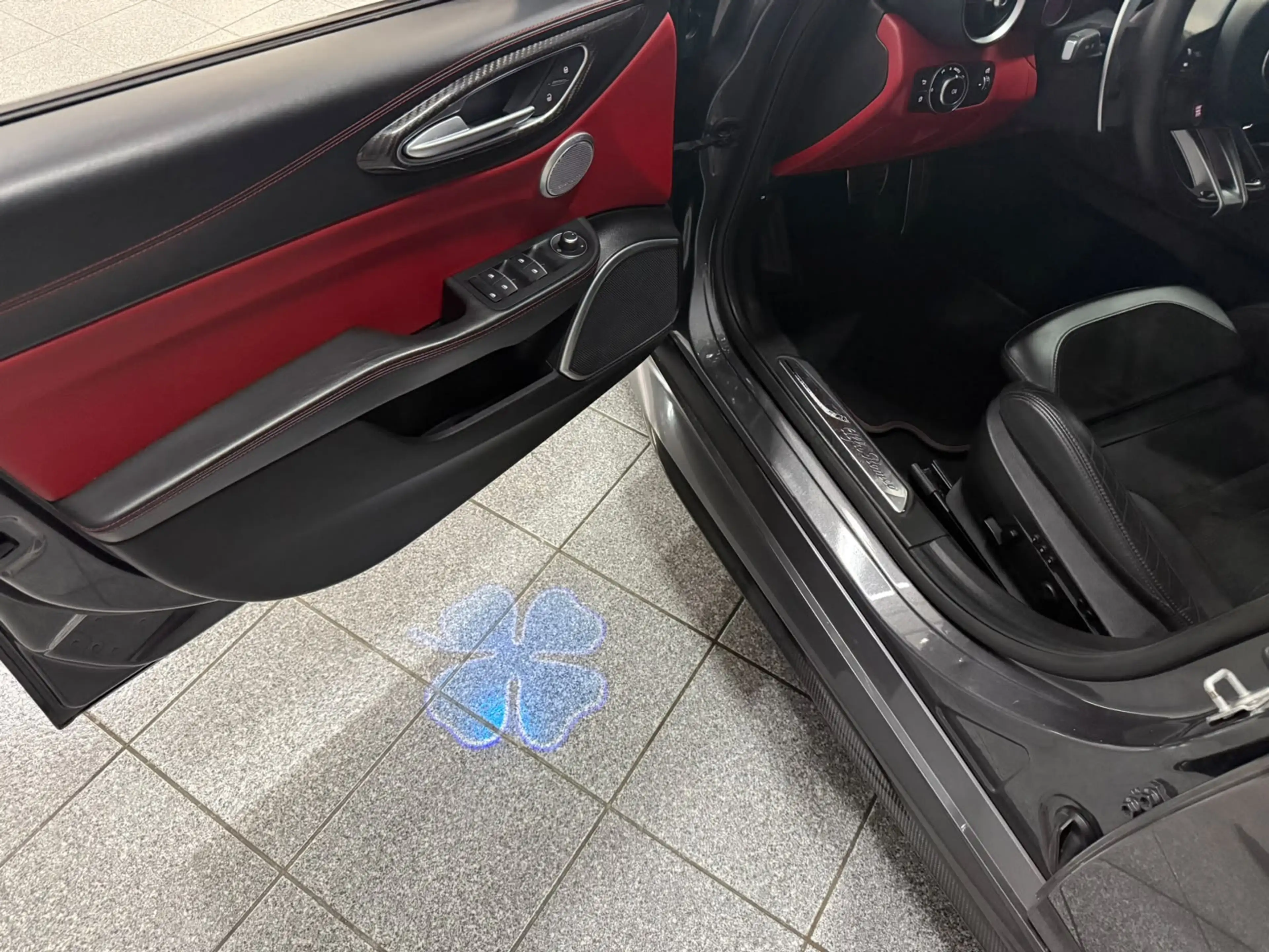Alfa Romeo Giulia 2.9 V6 Quadrifoglio Carbon — photo 6