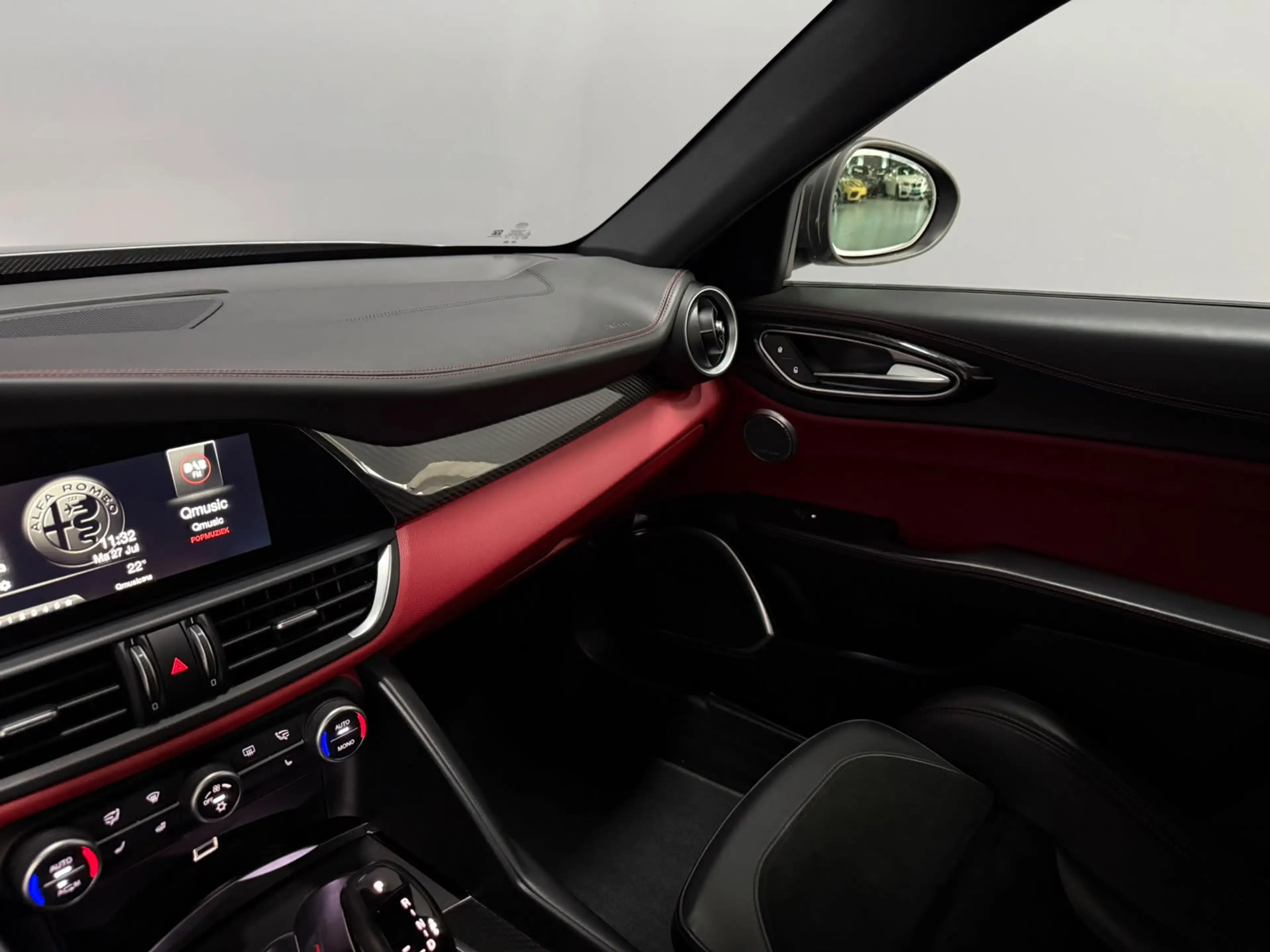 Alfa Romeo Giulia 2.9 V6 Quadrifoglio Carbon — photo 28