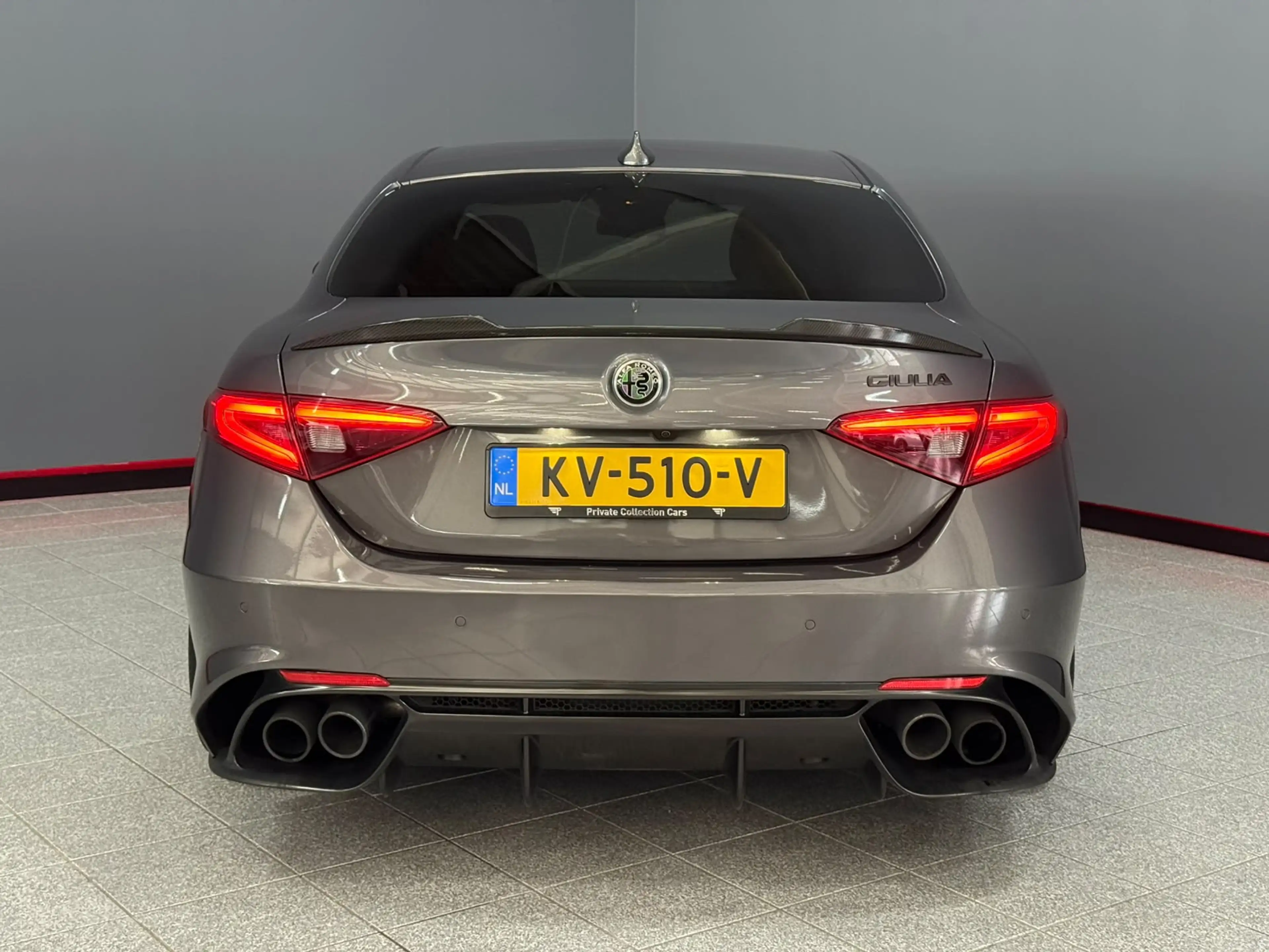Alfa Romeo Giulia 2.9 V6 Quadrifoglio Carbon — photo 21