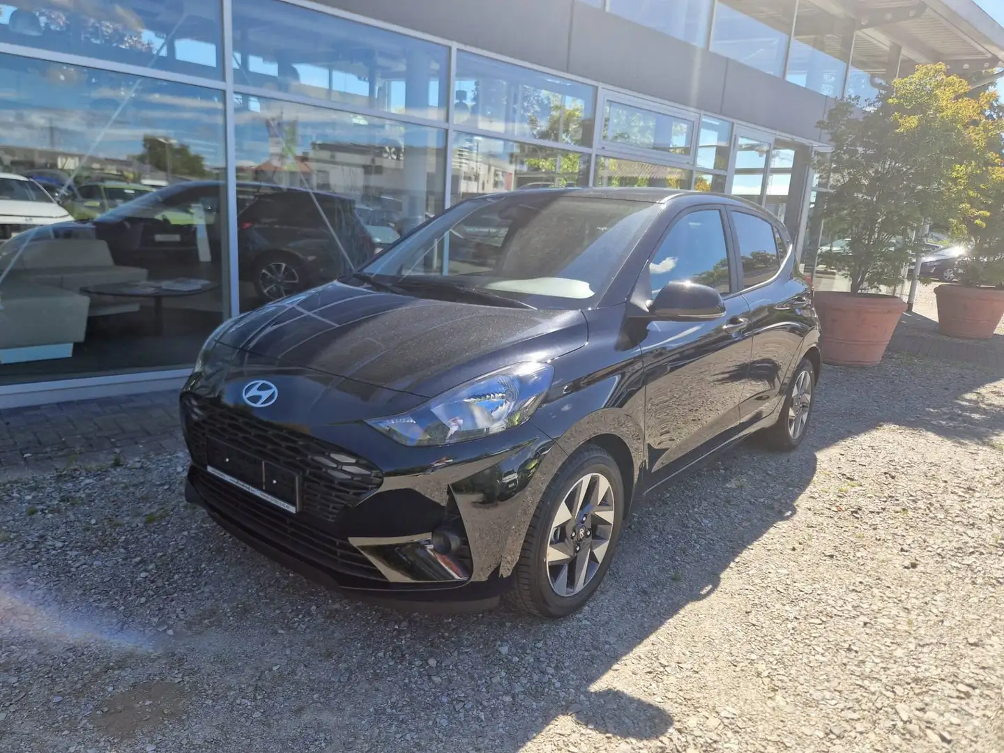Hyundai i10 1.0 Trend 63PS Automatik Noir - 1
