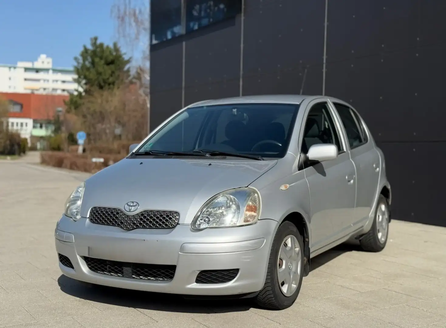 Toyota Yaris 1.3 Sol *KLIMA*5-TÜRER*8-FACHBEREIFT* Grau - 1
